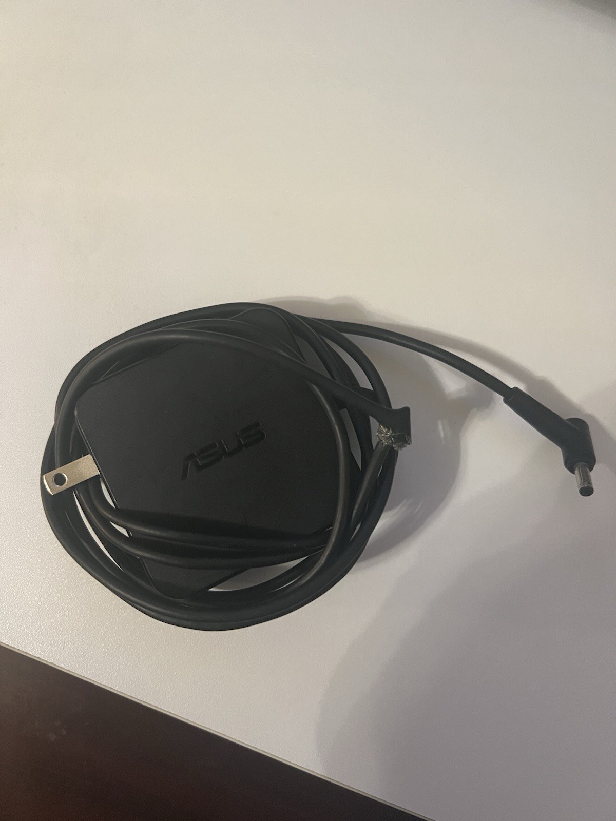 ASUS Zenbook 14 Laptop Ryzen 5 8GBRAM GEFORCE MX350 256GB SSD (Missing A&S Keys)