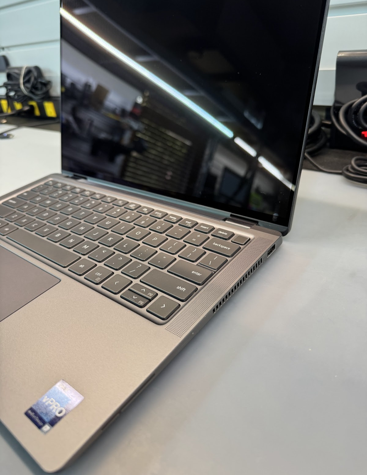 Dell Latitude 9430 14″ 2N1 INTEL CORE i7-1265U 512GB SSD 16GB RAM WIN11 *READ
