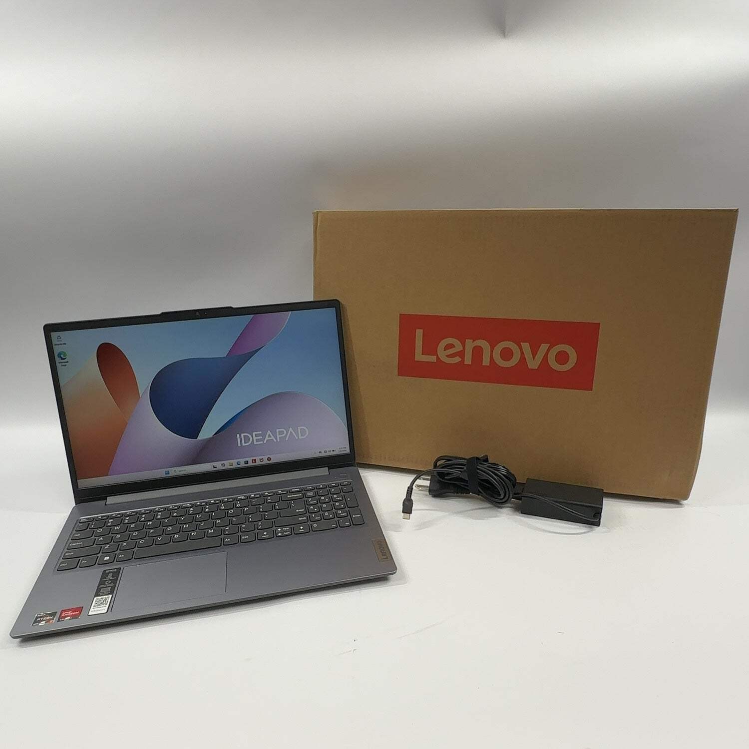 Lenovo IdeaPad Slim 3 15ABR8 15.3″ Ryzen 7 5825U 2.0GHz 16GB RAM 512GB SSD