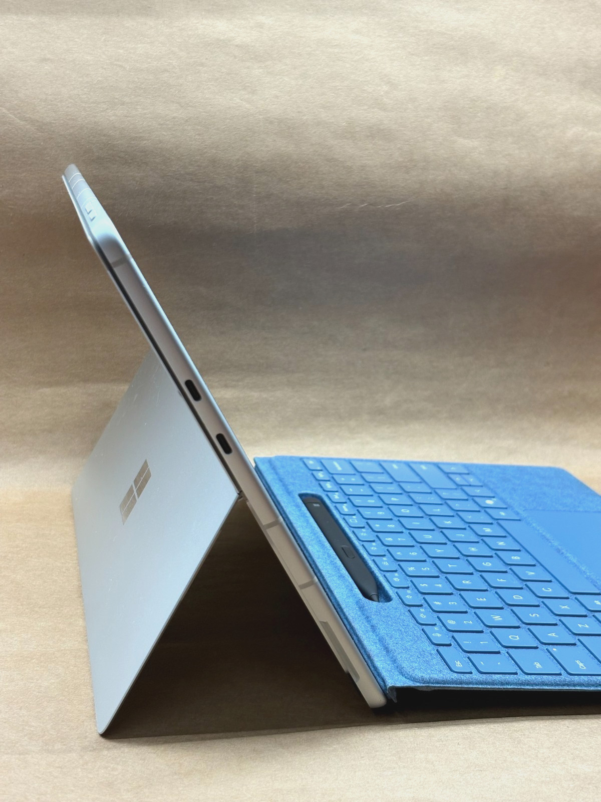Microsoft Surface Pro 10 5G Intel Core Ultra5 135U 16GB RAM 1.86TB SSD Tablet