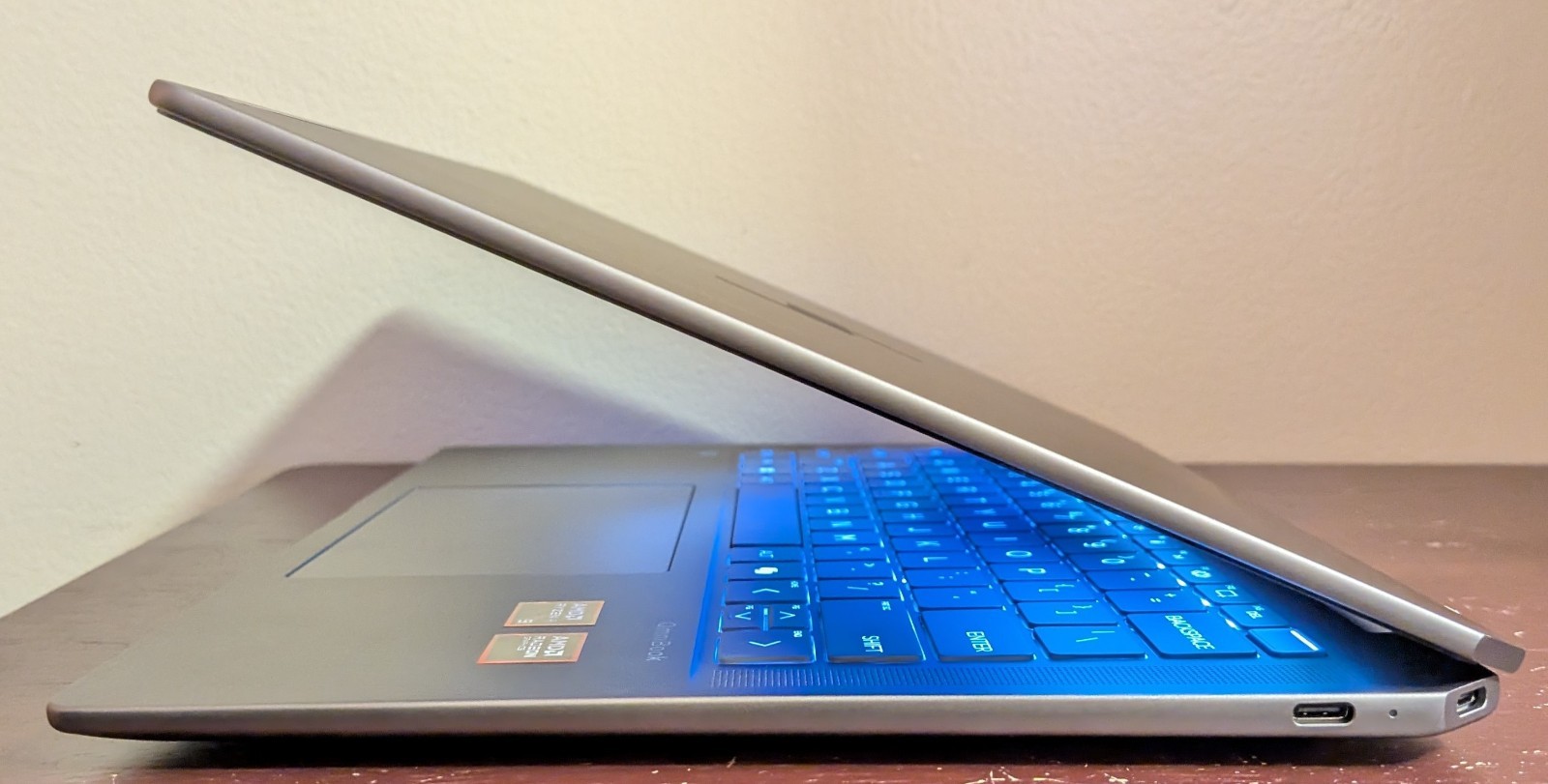 HP OmniBook Ultra 14″ 2.2K Touch (AMD Ryzen AI 9 365, 32GB RAM, 1TB SSD) Laptop