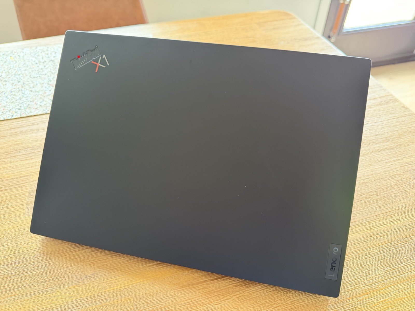 Lenovo ThinkPad X1 Carbon Gen 10 Touchscreen Laptop – i5-1240P/16GB/512GB SSD