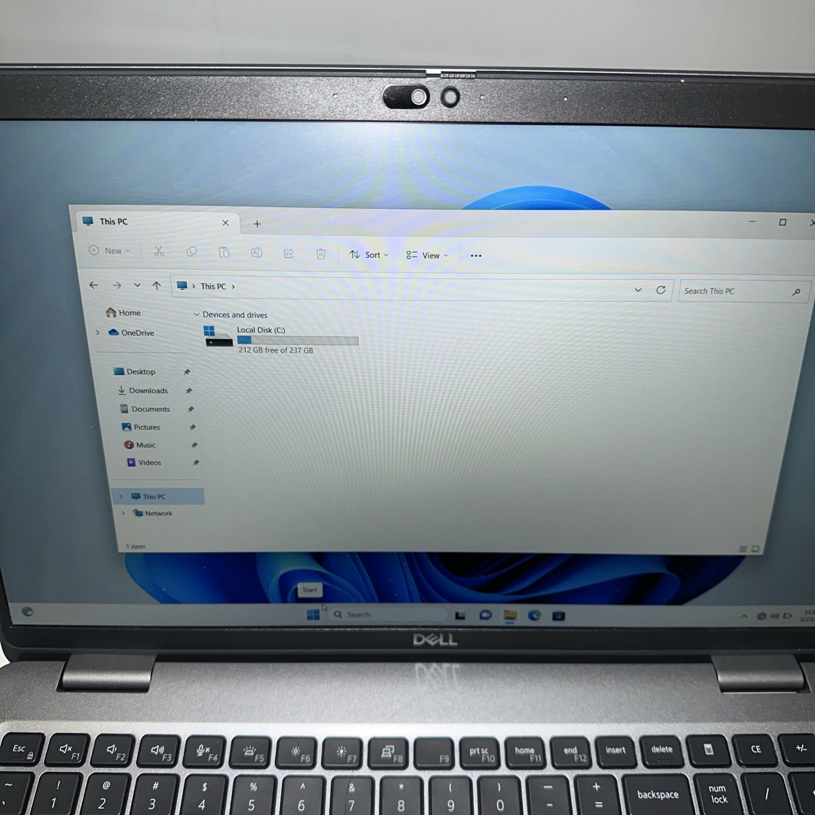 Dell Latitude 5540 15.6″ i7-1365U 16GB DDR4 256GB SSD Windows 11 Home in Gray