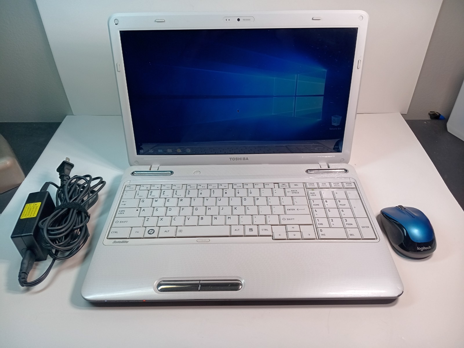 Toshiba Satellite L655D Laptop 8GB RAM 300GB HDD 15.6″ Screen Win 10 Pro Tested
