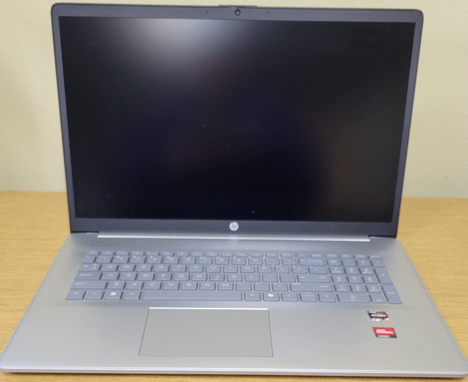 HP NoteBook 17-cp2025dx Ryzen 5 7520U 8GB DDR4 256GB NVMe No OS