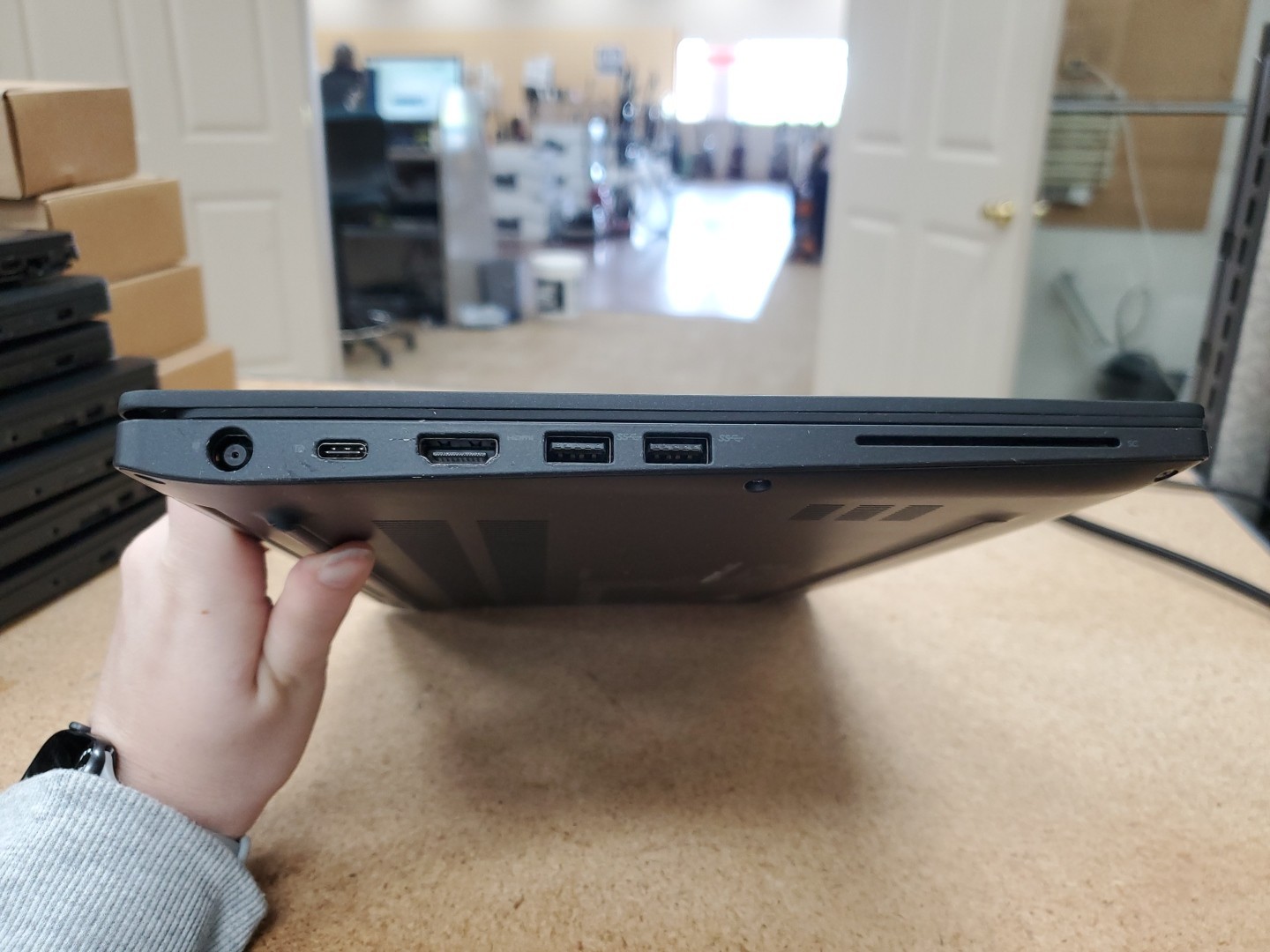 Dell Latitude 7480 14” i5-6300U 2.4GH 8GB DDR4 256GB SSD Win 11 042926-1