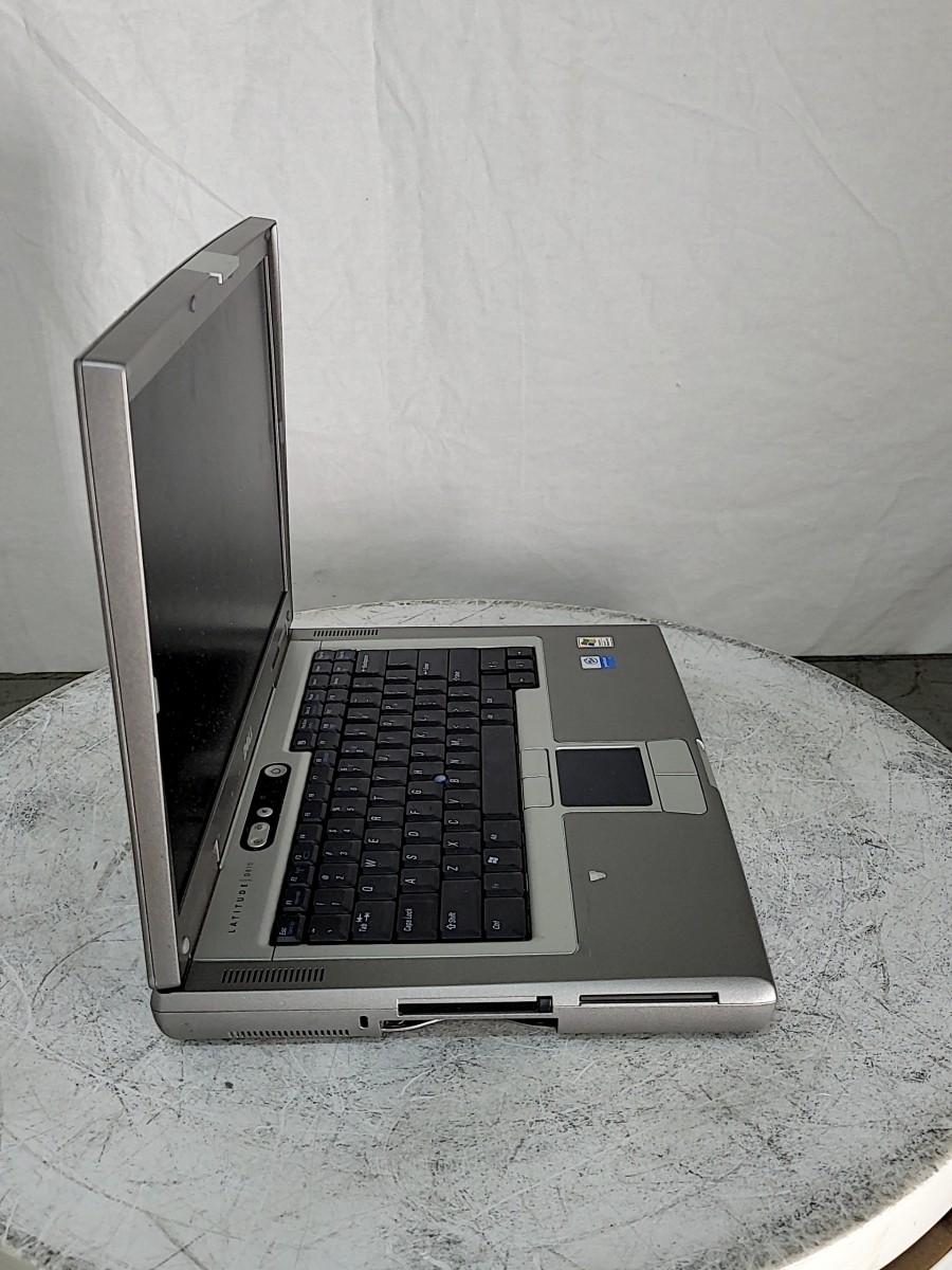 DELL LATITUDE D810 15.4″ Laptop Intel PENTIUM M 2GB SEE NOTES