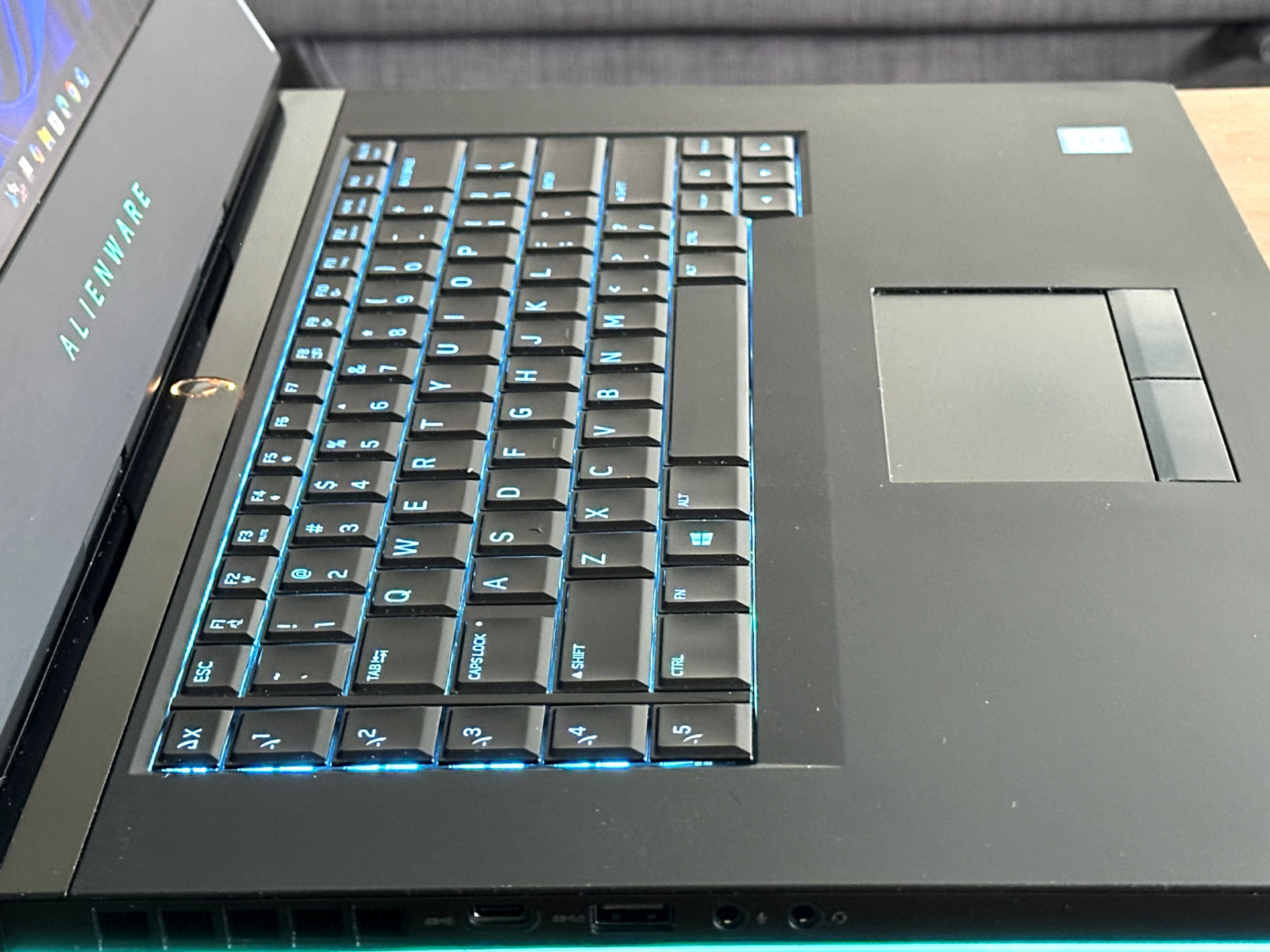 💻 Alienware 15 R4 Gaming Laptop – i7-8750H | GTX 1060 | 256GB M.2 SSD + 1TB HDD