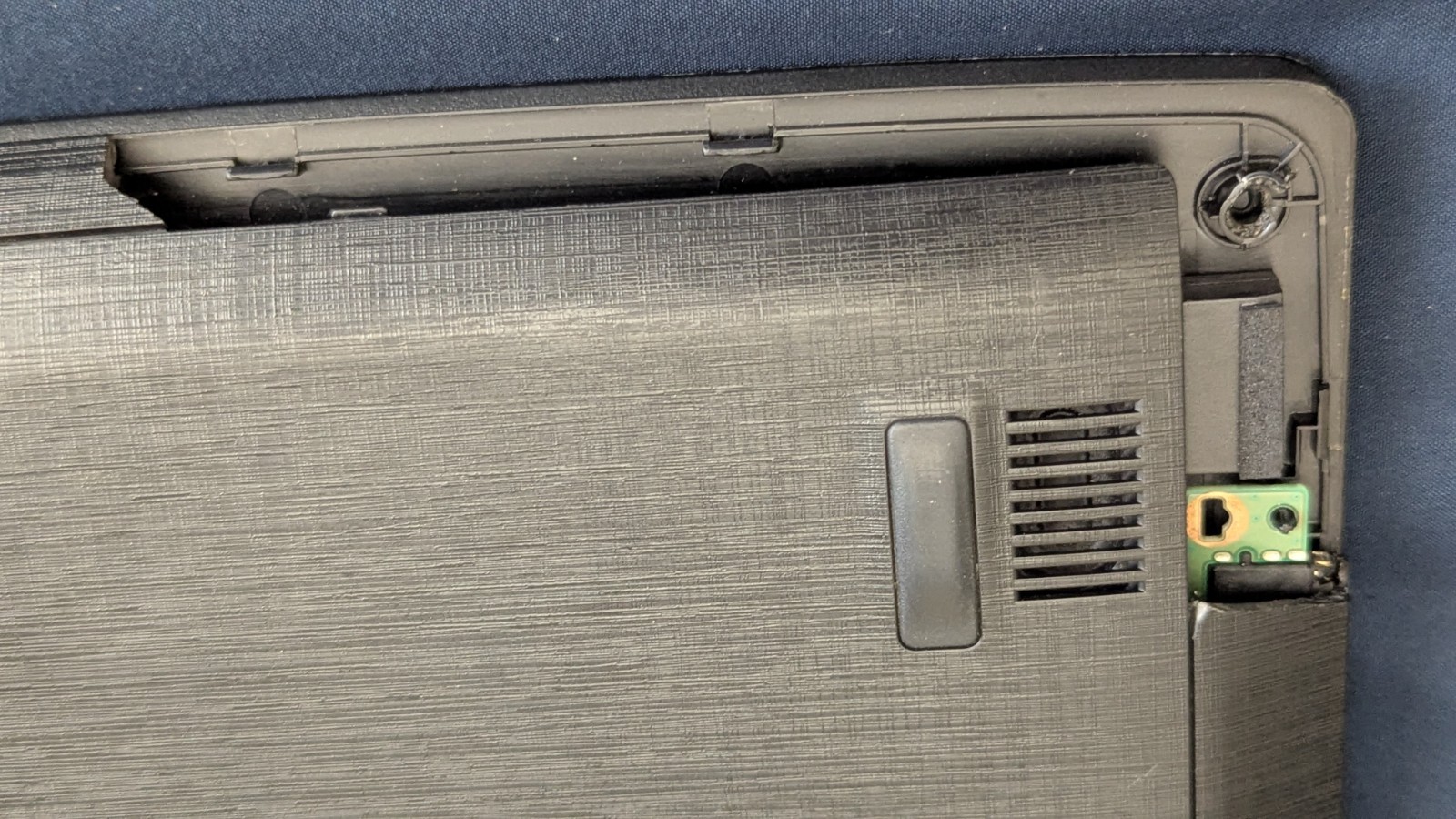 Acer laptop Aspire E5-576 Series Model N16Q2 4GB RAM (For Parts)