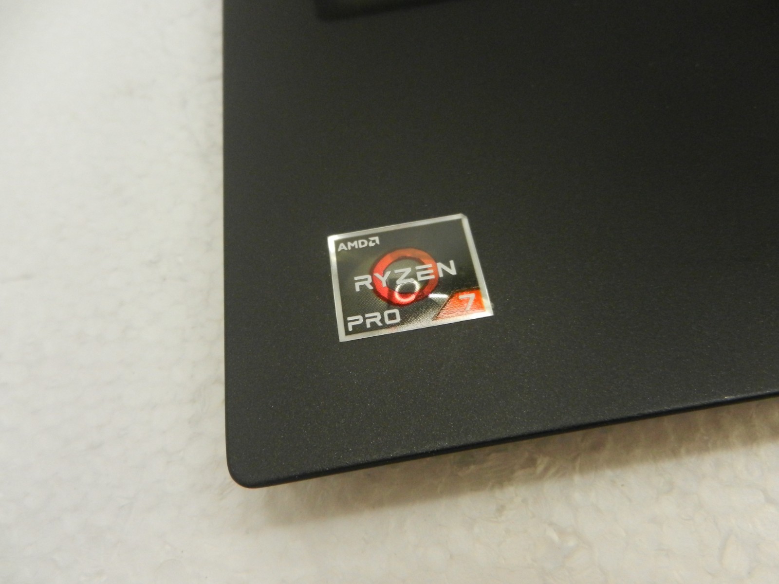 Lenovo ThinkPad T495s ** Ryzen 7 Pro 3700U @ 2.3GHz /8GB / NO HDD / NO BATTERY