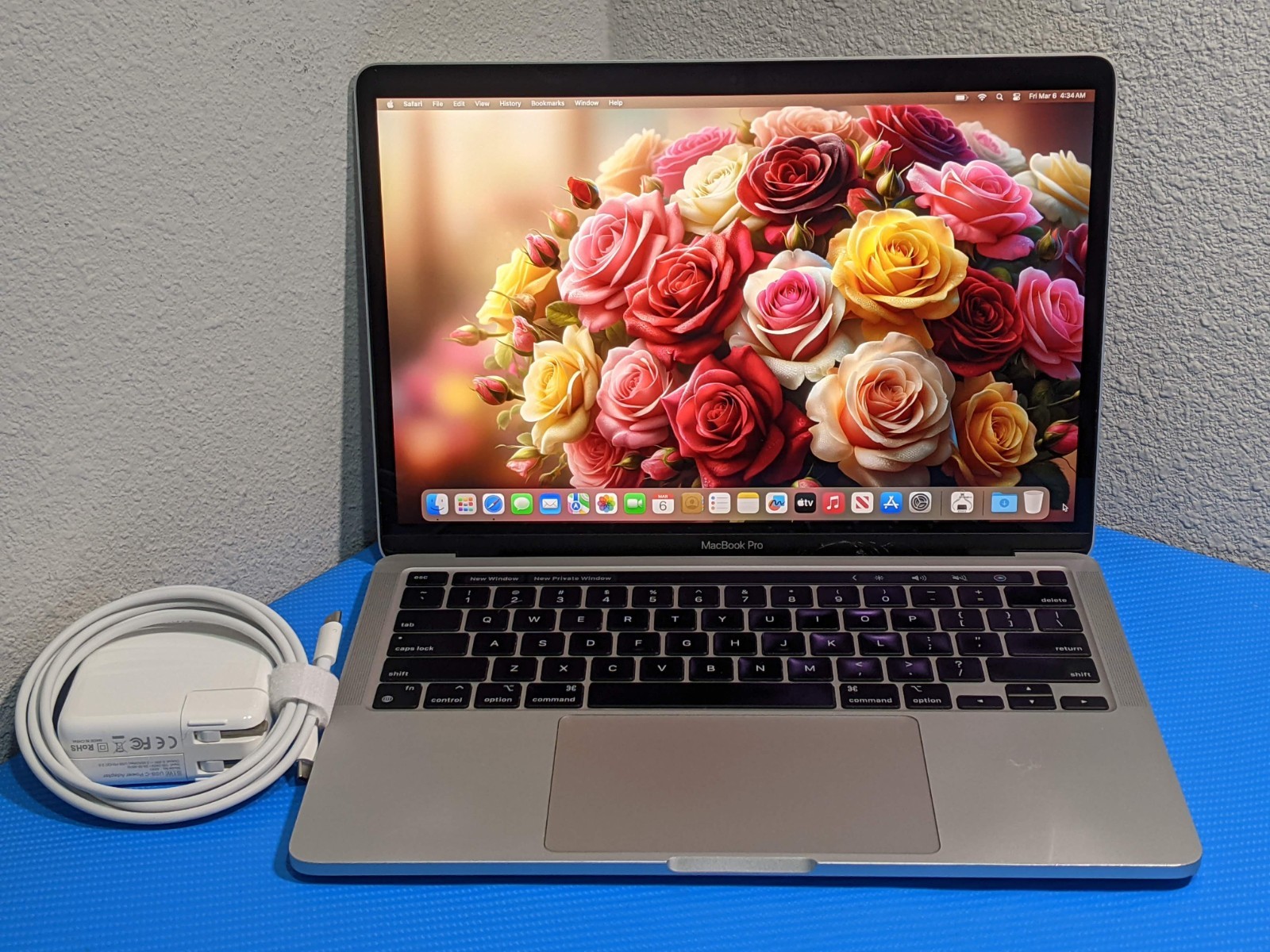 Apple MacBook Pro (2020) A2338 MYDA2LL/A 13.3″ M1 8CPU/8GPU 3.2GHz 8GB 256GB +PA