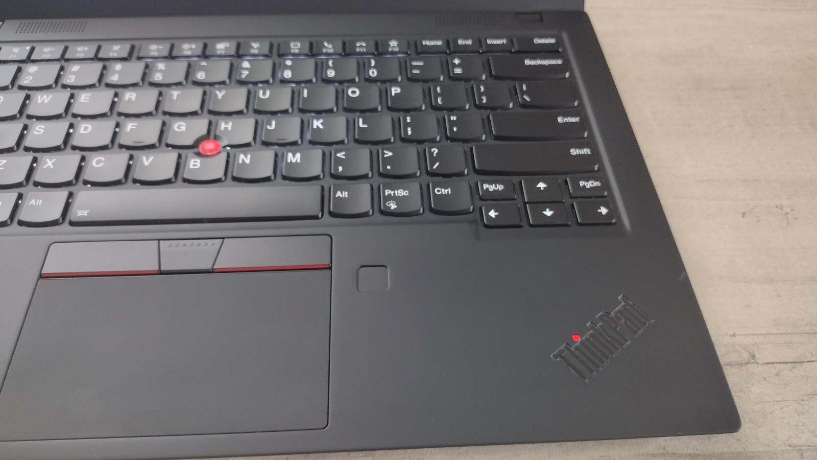 Cheap! Lenovo ThinkPad X1 Carbon Gen 8 14″ Laptop i7-10510 16GB 256GB Backlit