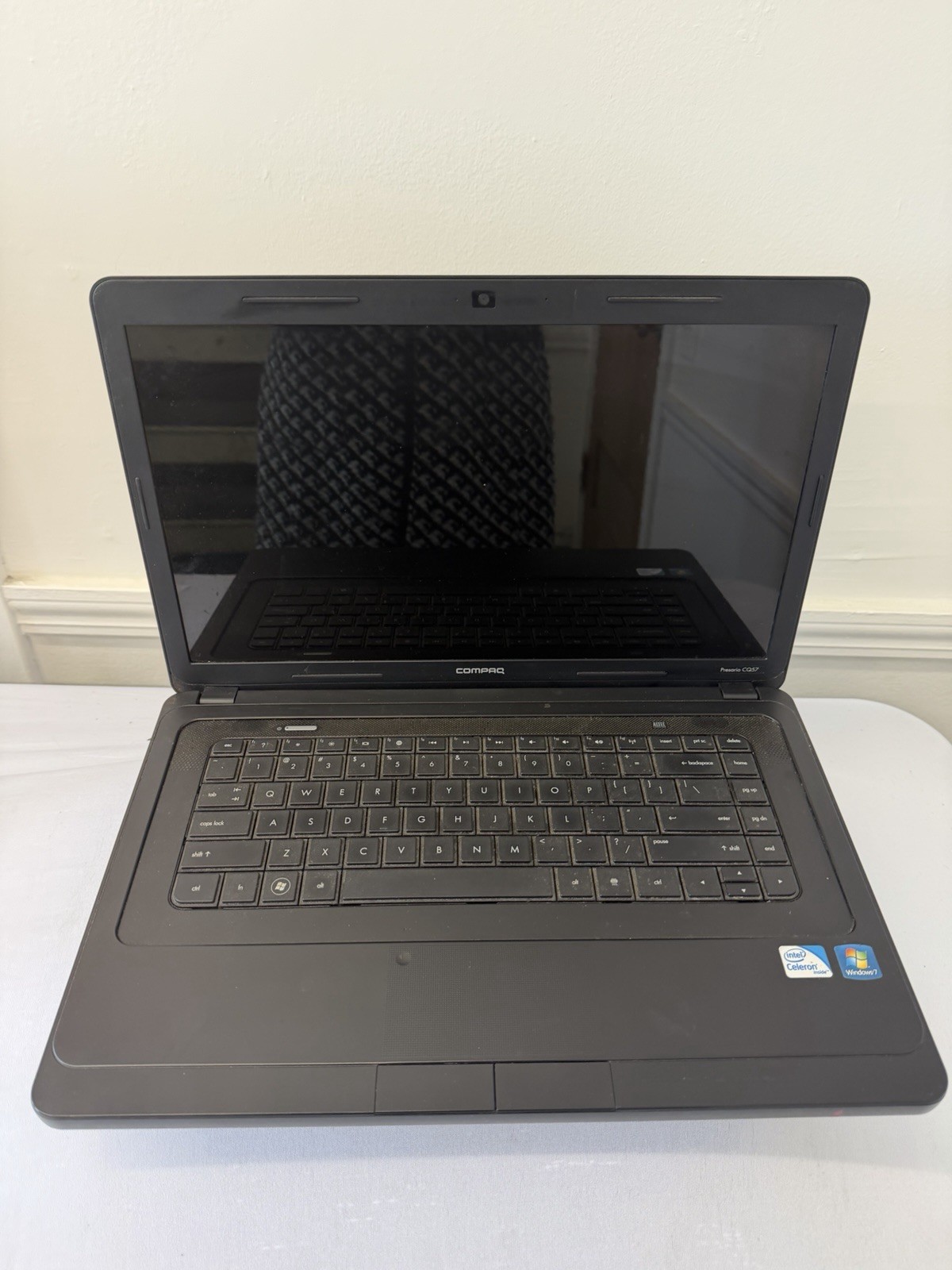 Compaq Presario CQ57 Laptop – Good Screen – Intel Celeron B800 – Read Des