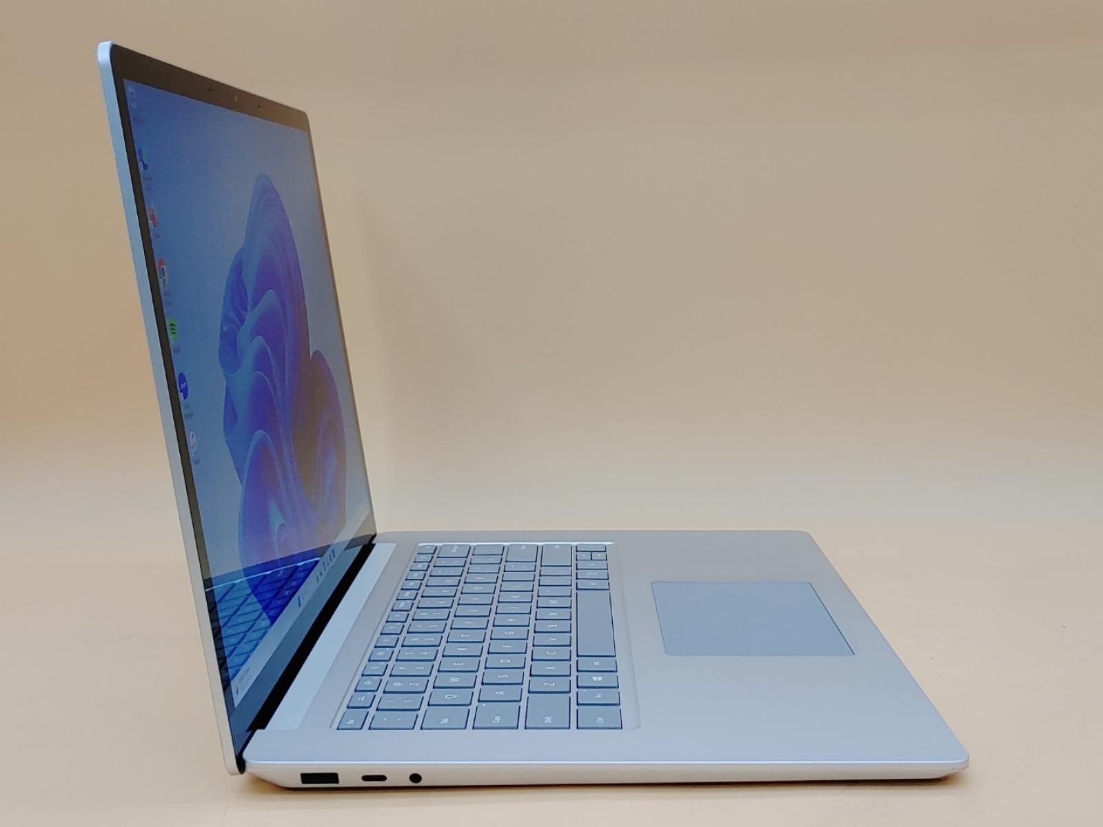 Microsoft Surface Laptop 3 15″ Intel i5-1035G7 8GB 256GB Win11Pro *NO A/C* *READ