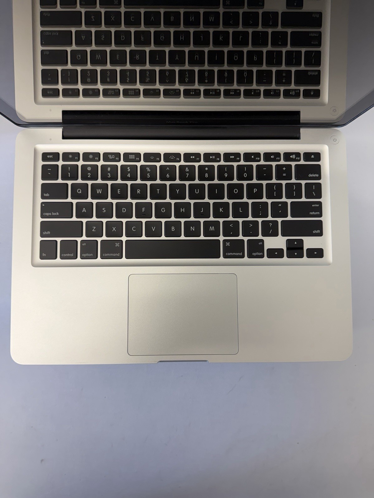 Apple Macbook Pro Laptop – Screen Dimming – Intel i5-3210M -RAM 8 GB – Read Des