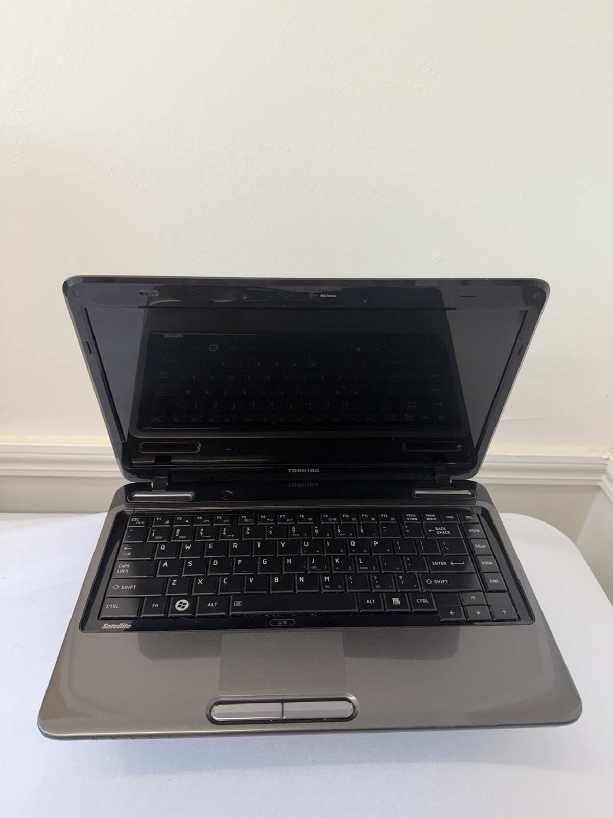 Toshiba Satellite L645D-54056 Laptop – Good Screen – CPU Unknown – Read Des