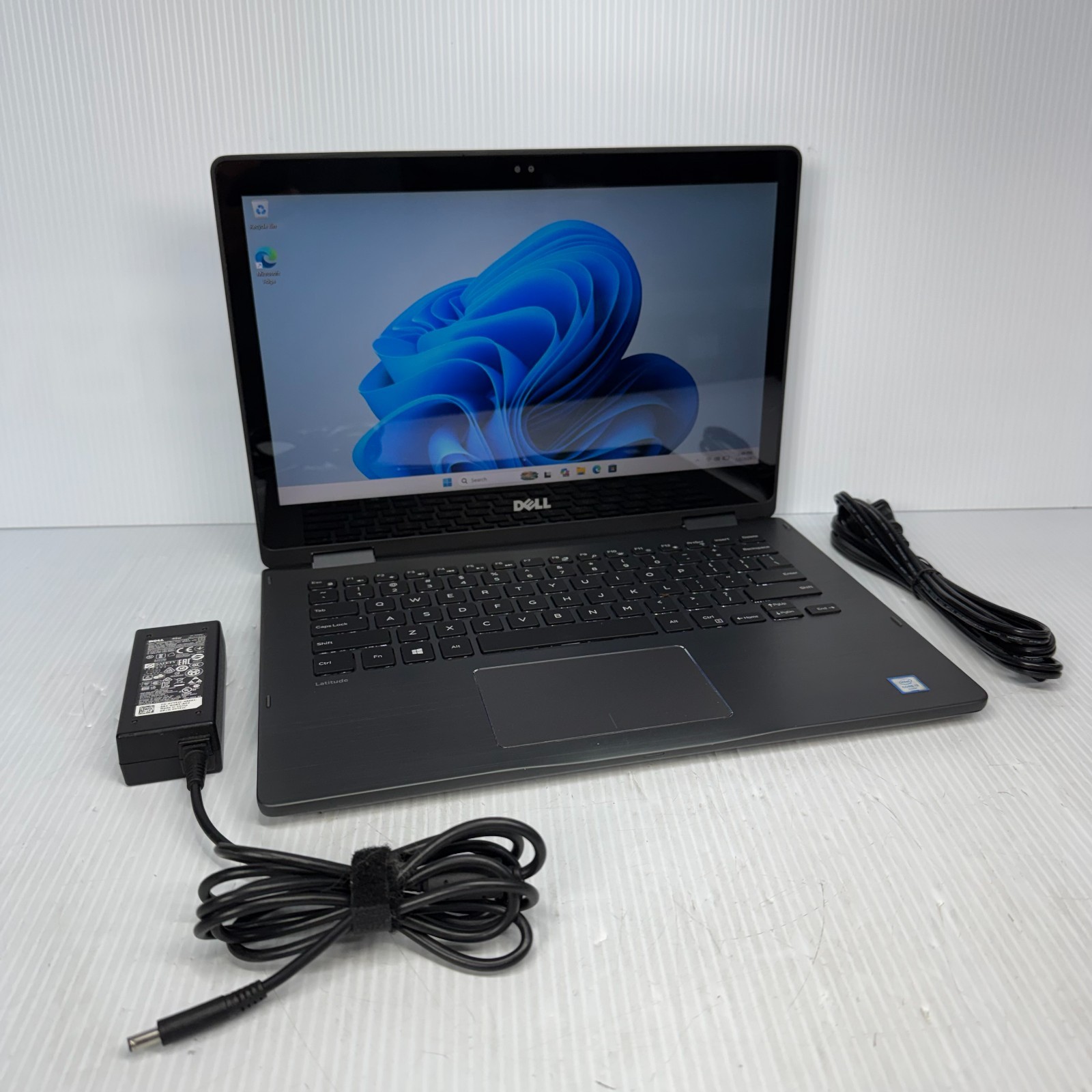 Dell Latitude 3379 i3-6100U 13.3″ Touchscreen Windows 11 Pro Laptop 250GB 16GB