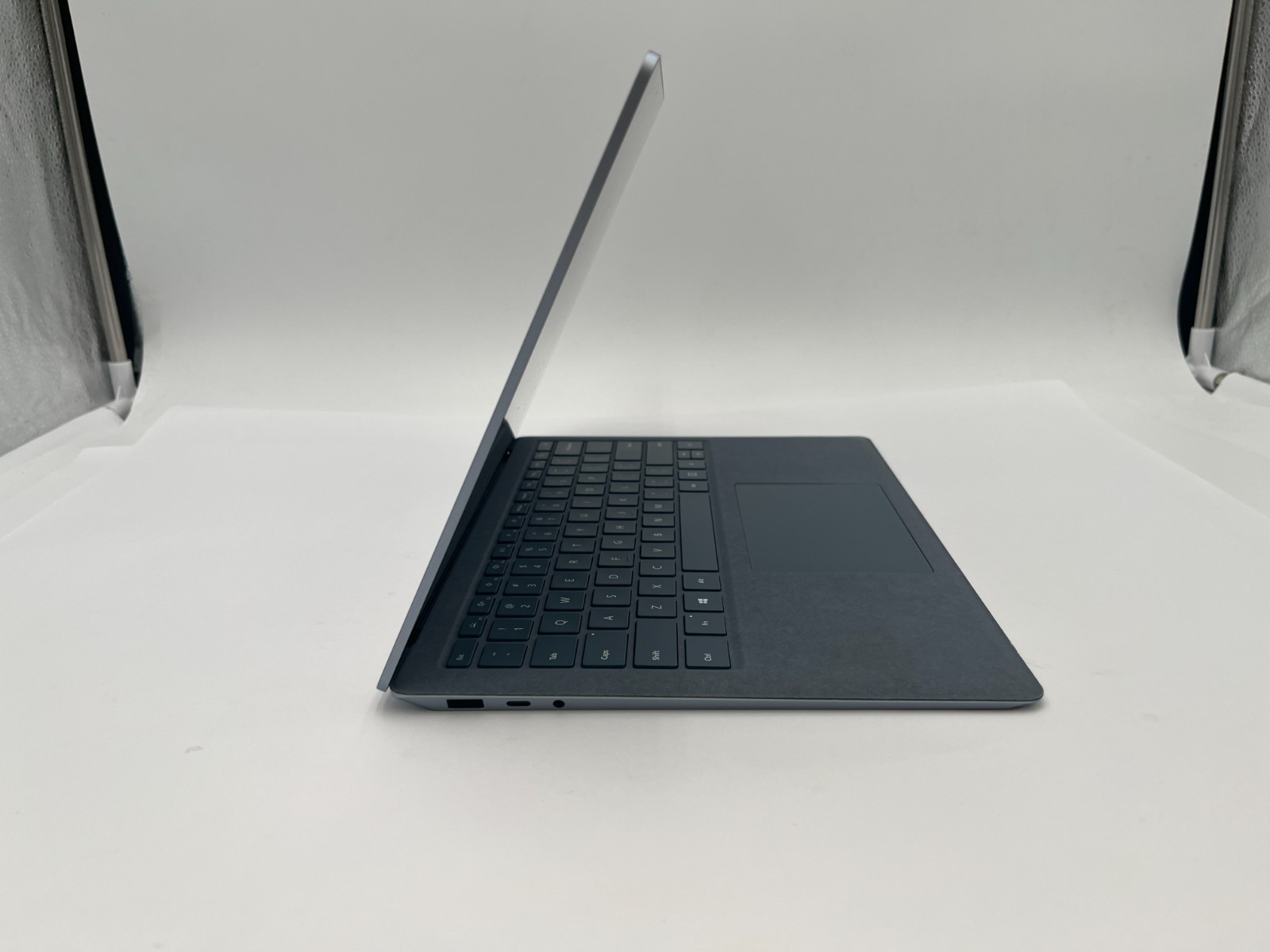 Microsoft Surface Laptop 4 1950 13.5″ Touch i7-1135G7@2.40GHZ 8GB RAM 512GB NVME