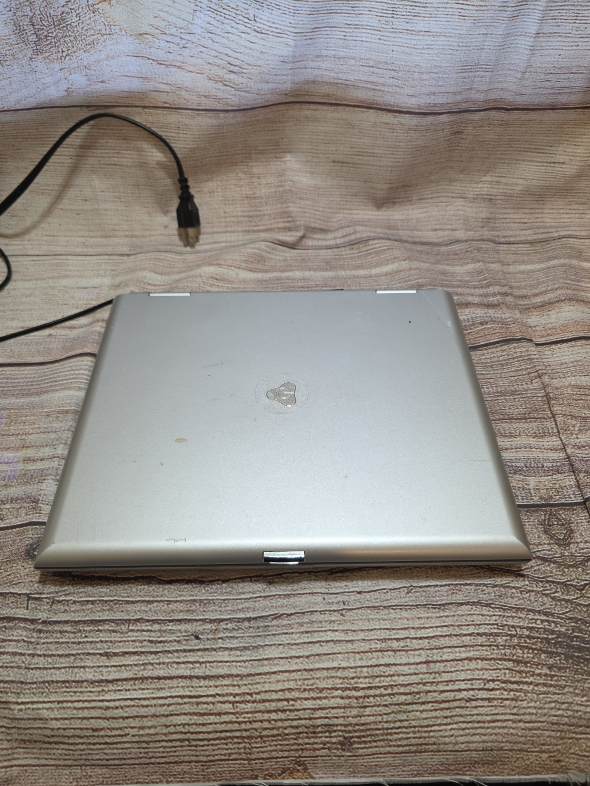 Gateway 450ROG 15in Screen Silver Laptop Computer CD/DVD RW Parts Only W Charger