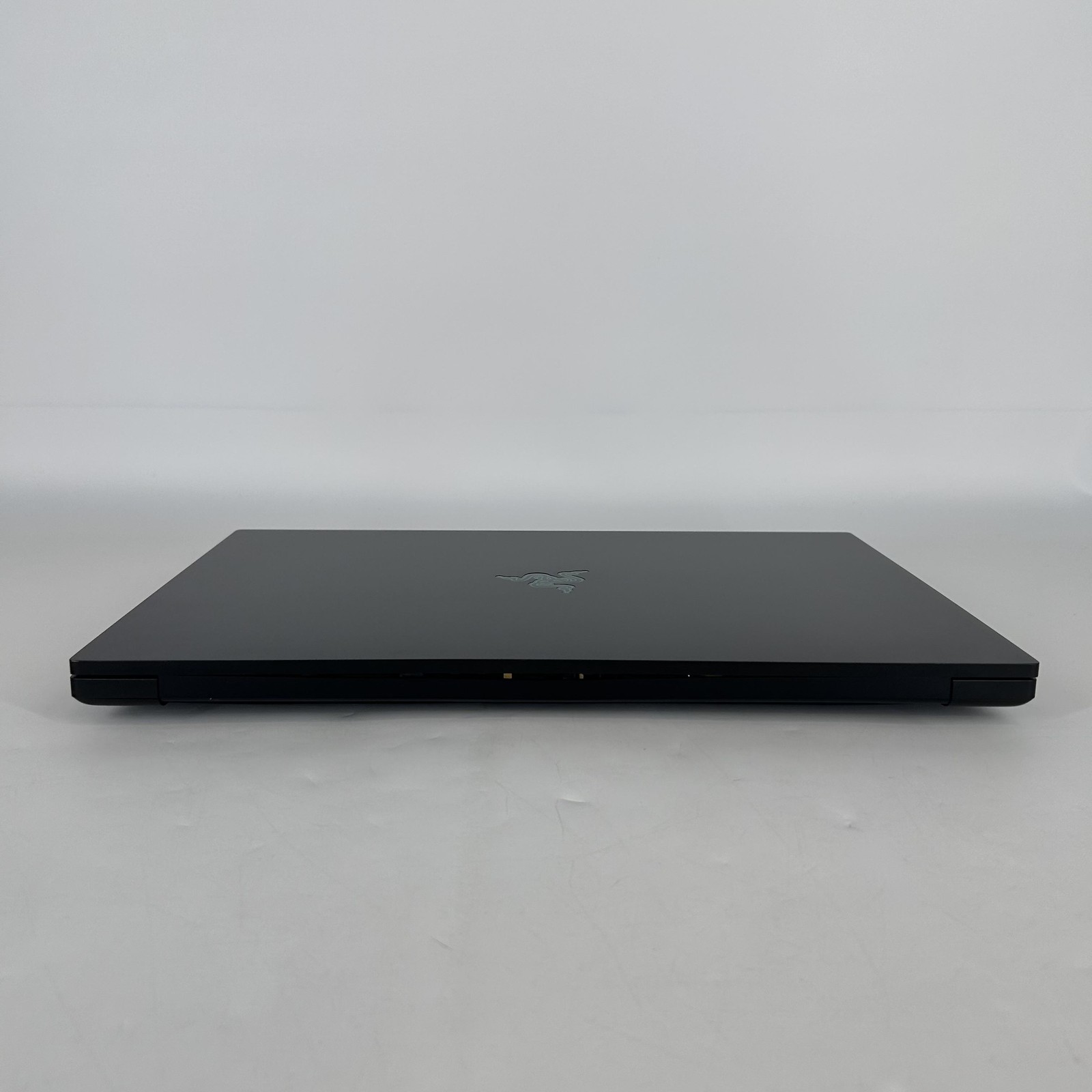 Razer Blade 18 240Hz QHD+ 2.2 GHz i9-13950HX 16GB 512GB SSD RTX 4090 FRAME GAP