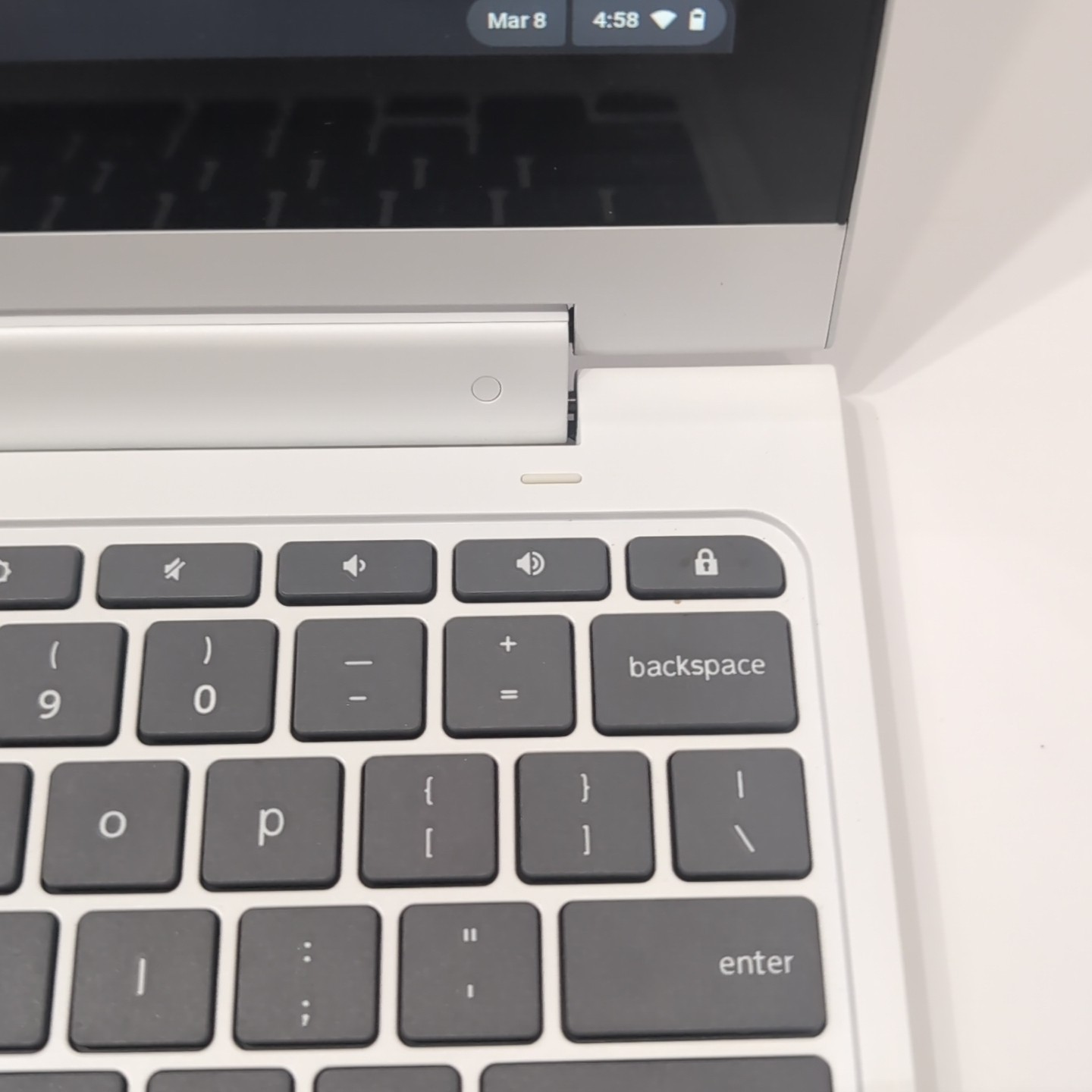 Lenovo Chromebook Flex 3 11.6″ Touchscreen 4GB RAM 64GB SSD 2.1 Ghz CPU White