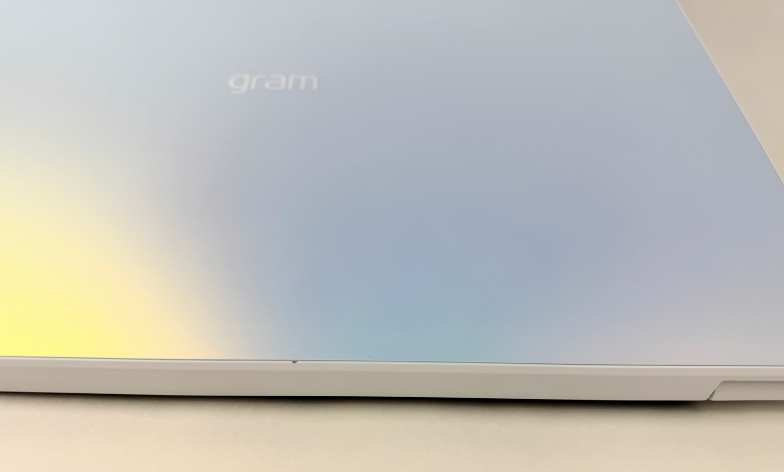 LG Gram Style 16″ 3200×2000 OLED 120Hz i7-1360P 16GB RAM 1TB SSD W11H