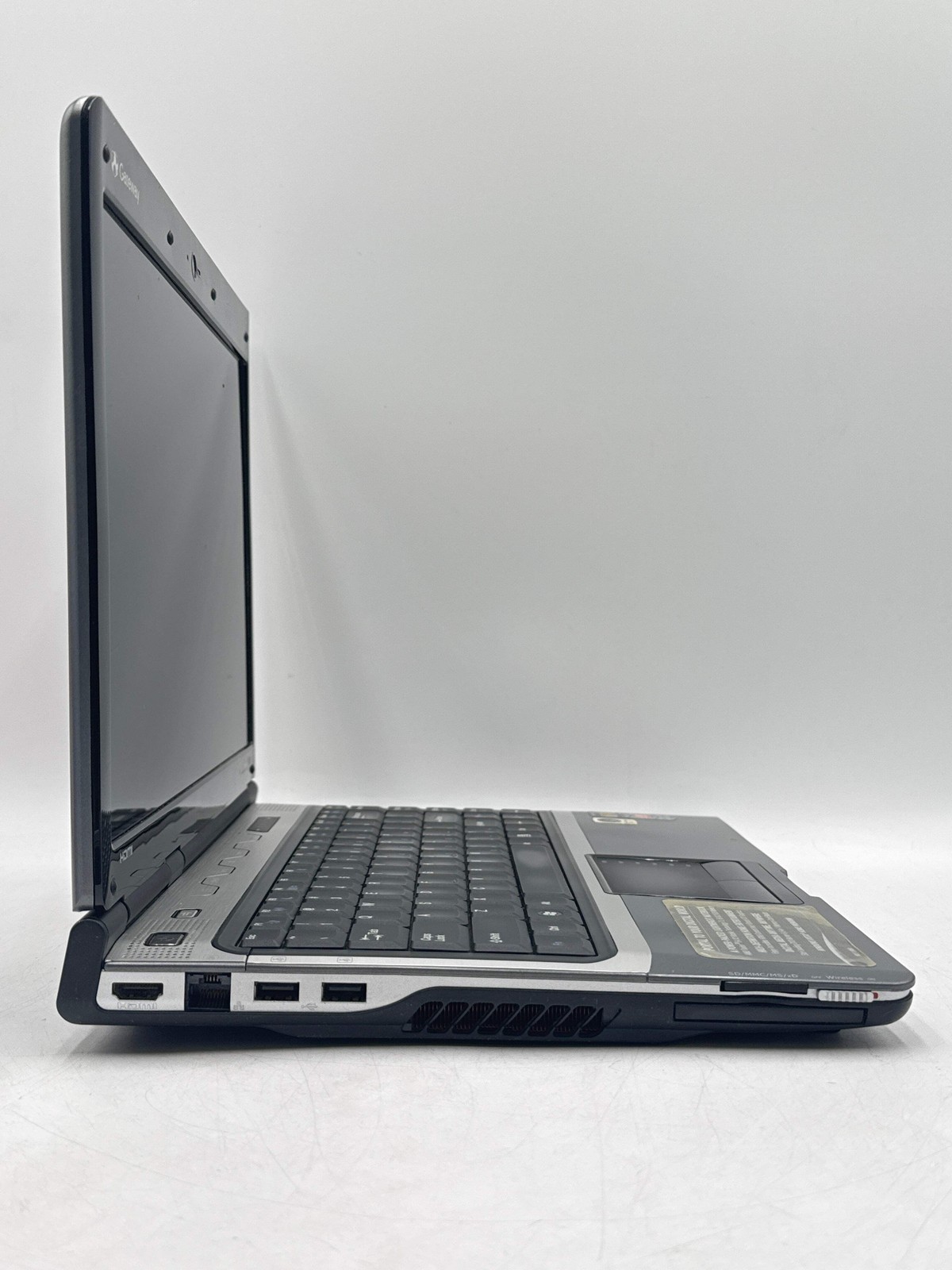 Gateway T-Series W350A 14″ Inch Laptop Computer – for parts