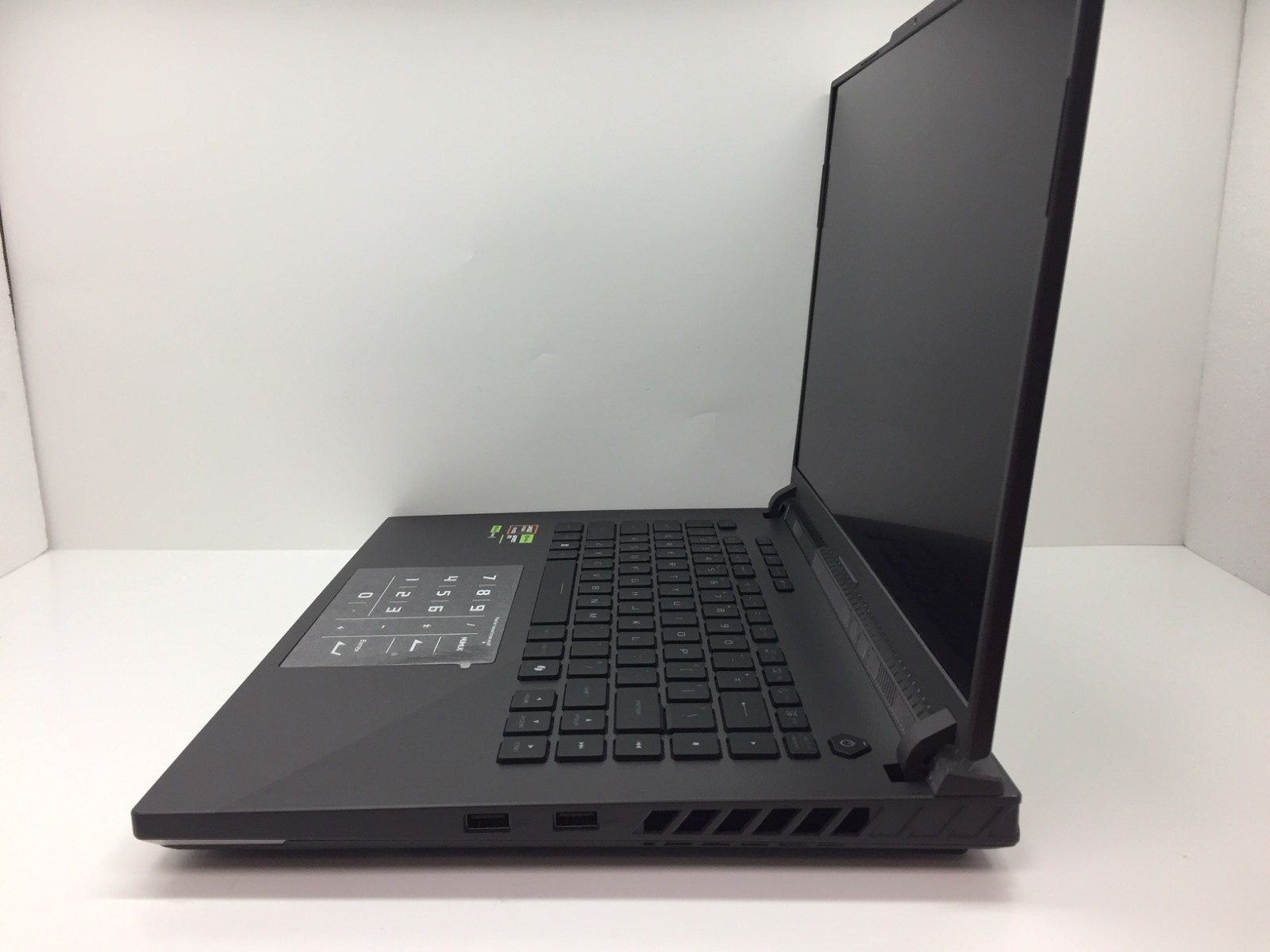 READ – ASUS ROG Strix G16 16″ AMD Ryzen 9 9955HX3D, RTX 5070 Ti, 1TB SSD 32GB