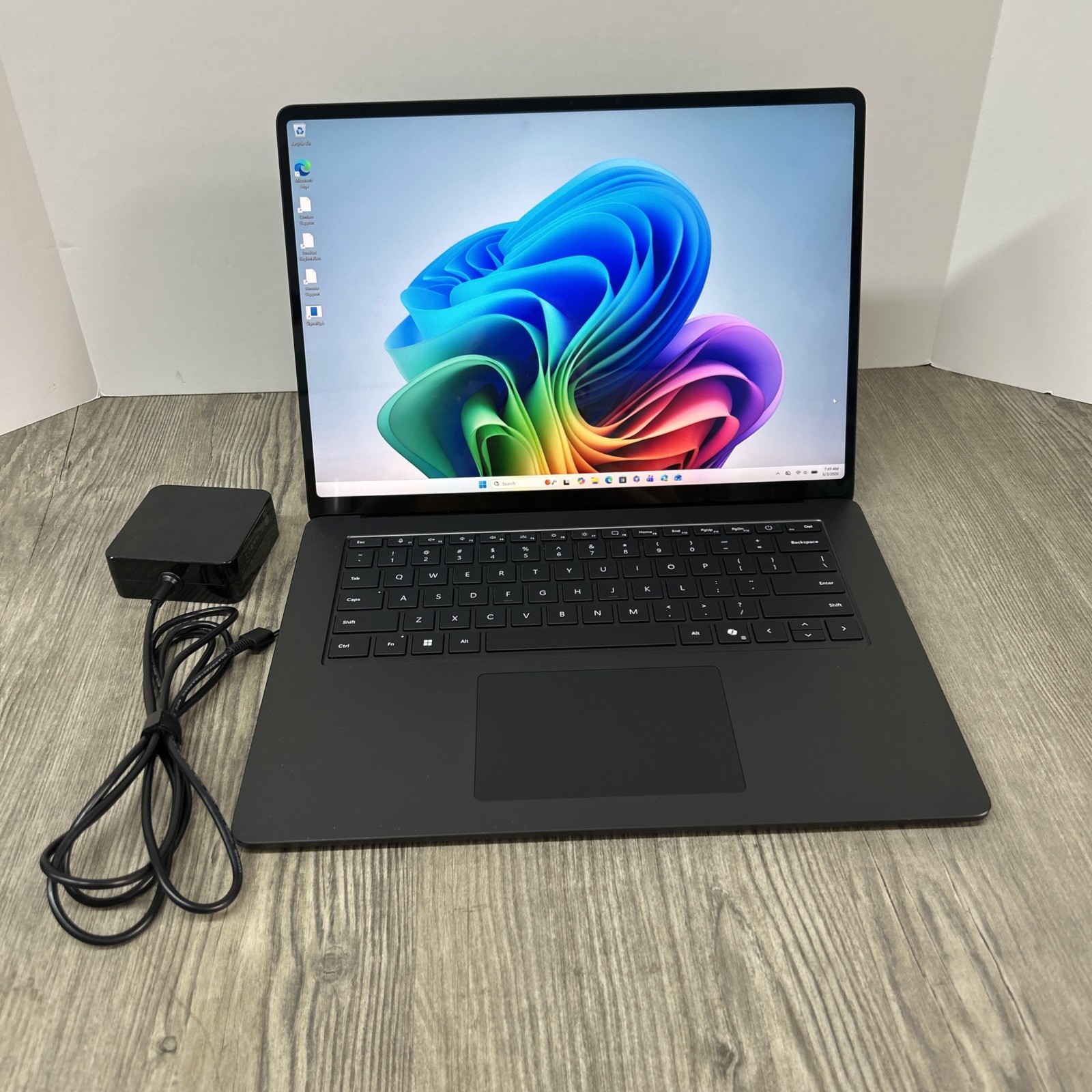 Microsoft Surface 7th Edition 15″ Snapdragon X 3.4GHz 16GB 1TB SSD Win 11 (2037)