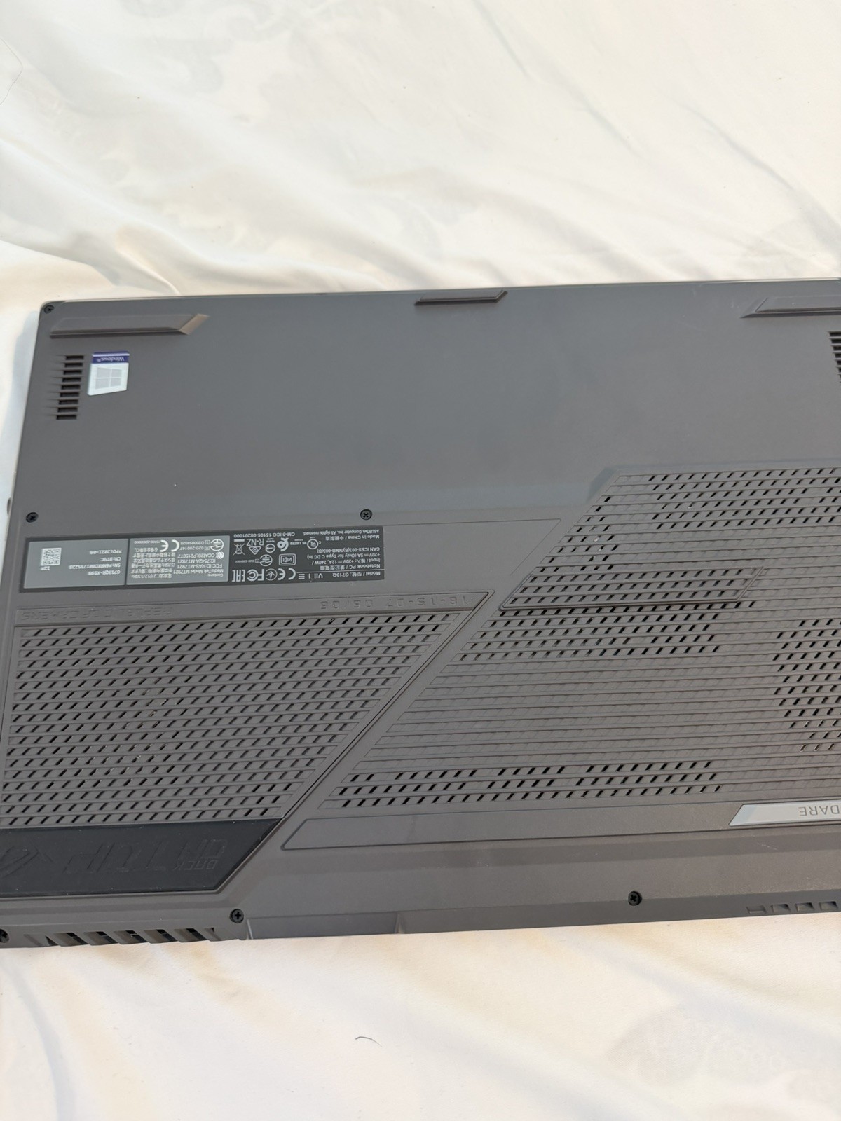 ASUS ROG Strix G17 G713QR Ryzen 9 5900HX RTX 3070 32GB 1TB 17.3″ 300Hz Open Box