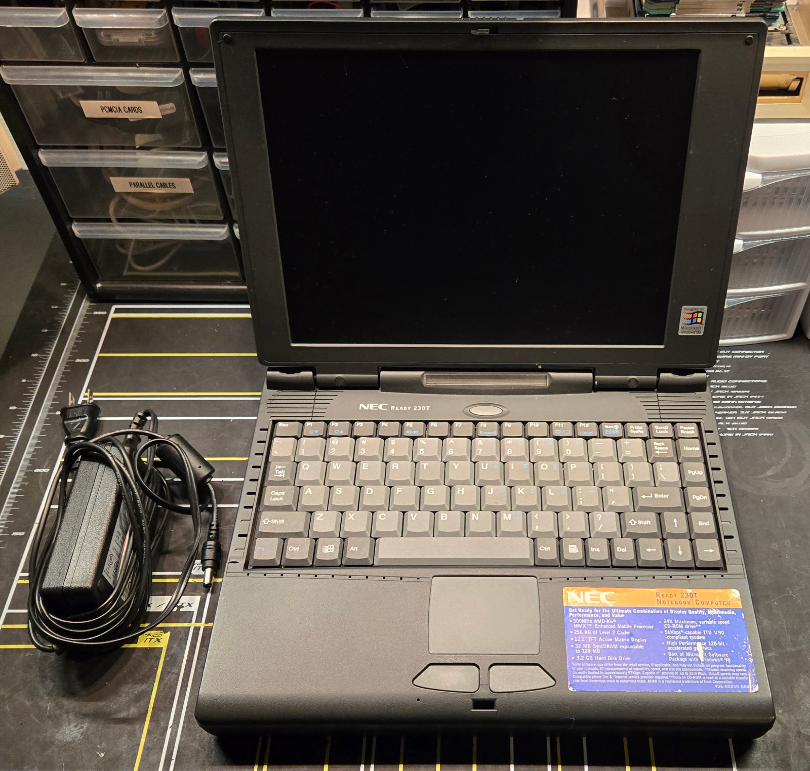 Vintage NEC Ready 230T (AMD K6 @ 300 MHz, 64 MB RAM, Win98SE)