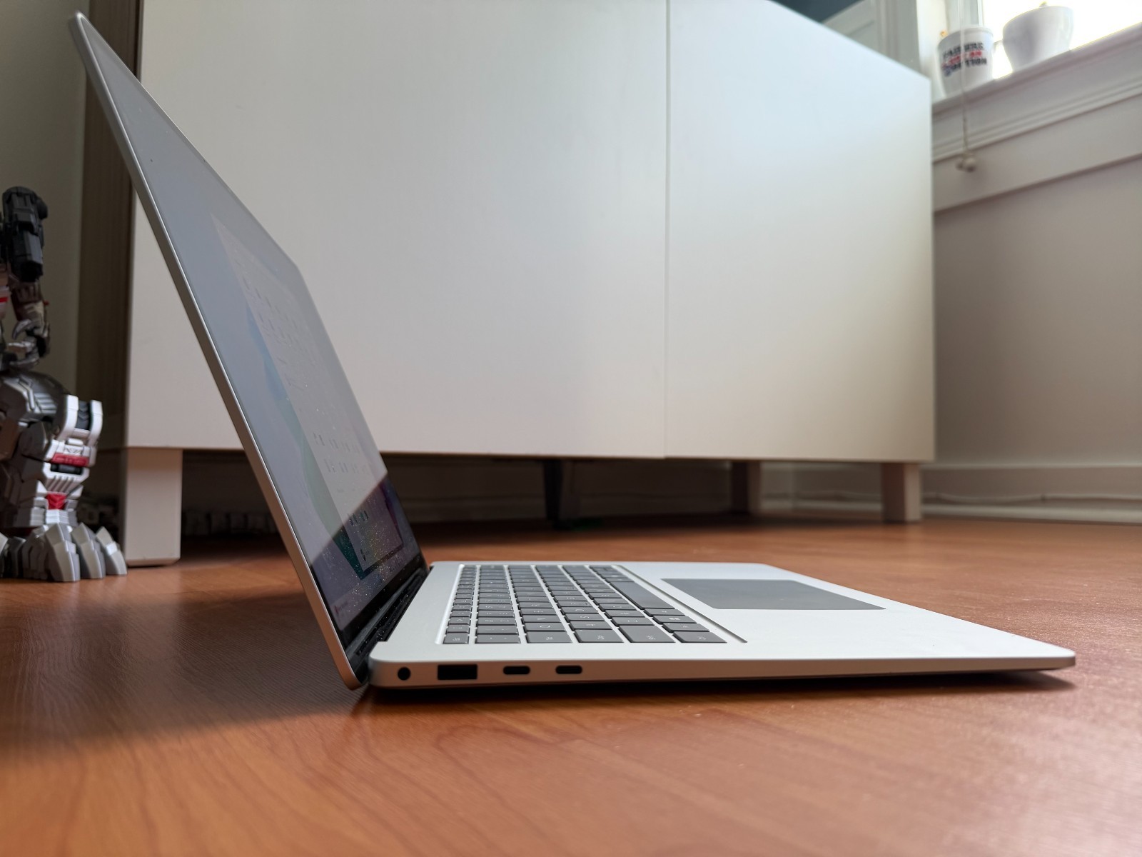 Surface Laptop 7th edition 15″ Snapdragon. 16GB RAM. 238GB SSD