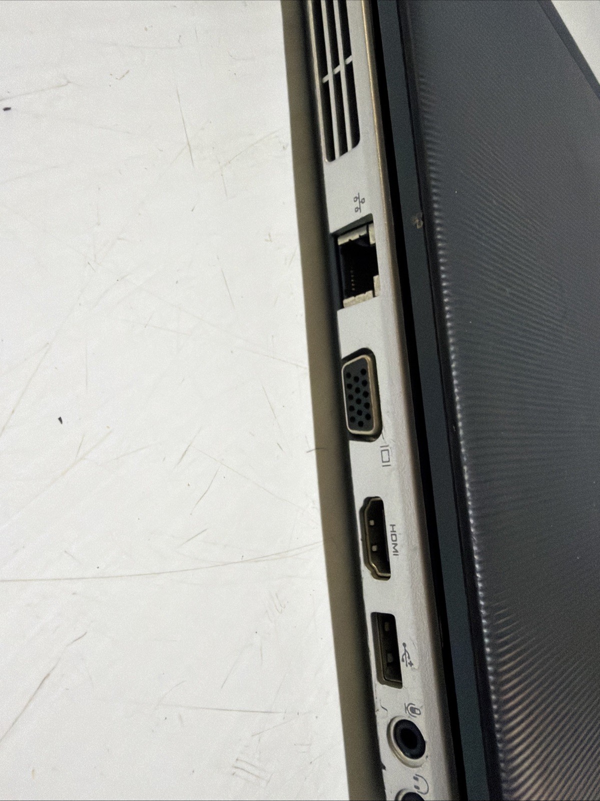 Dell Vostro 1540 15″ Laptop i3- M380 4gb Ram 320gb HDD Windows 10 Home No P/S