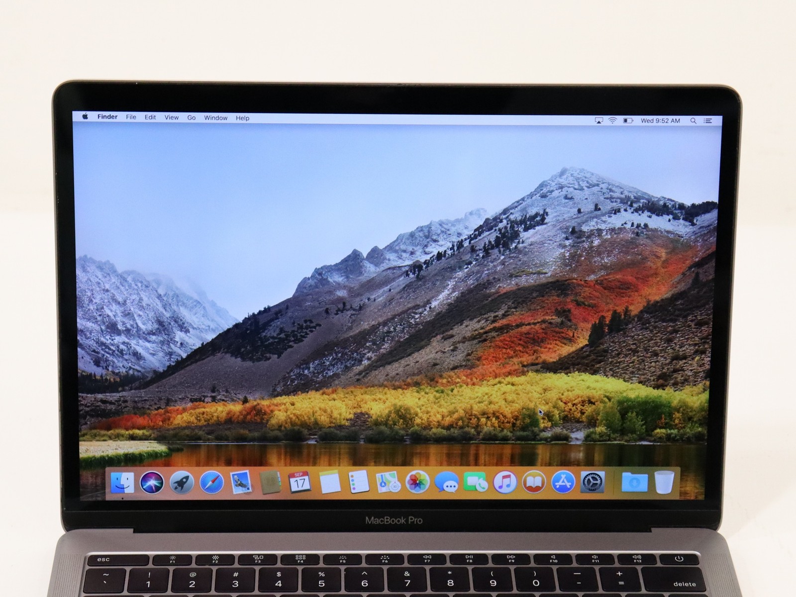 Apple MacBook Pro A1708 13.3″ Intel i5-7360U 8GB RAM 256GB SSD – As Is Cracked
