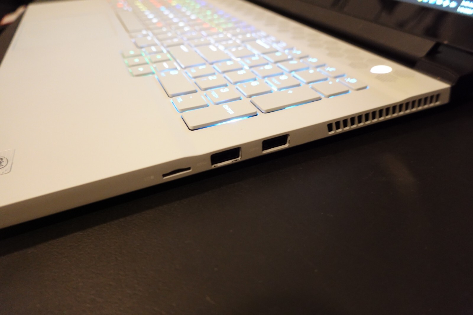 Alienware M15 R3 15.6″ Gaming Laptop i9-10980HK 32 GB Ram RTX 2080 No OS No M.2