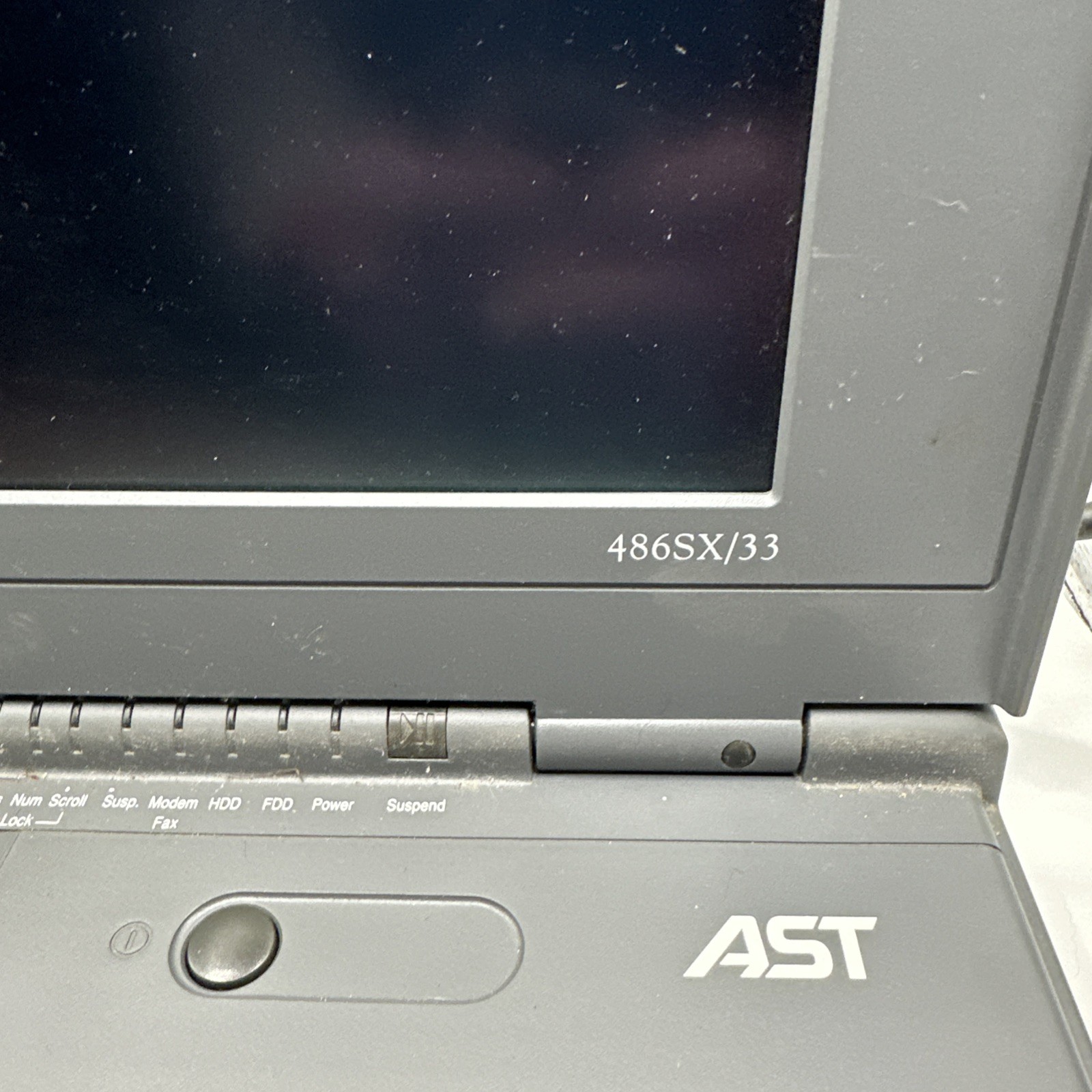 AST Advantage! NB 486SX/33 33MHz Mono LCD Screen Powers On Supply Parts Repair