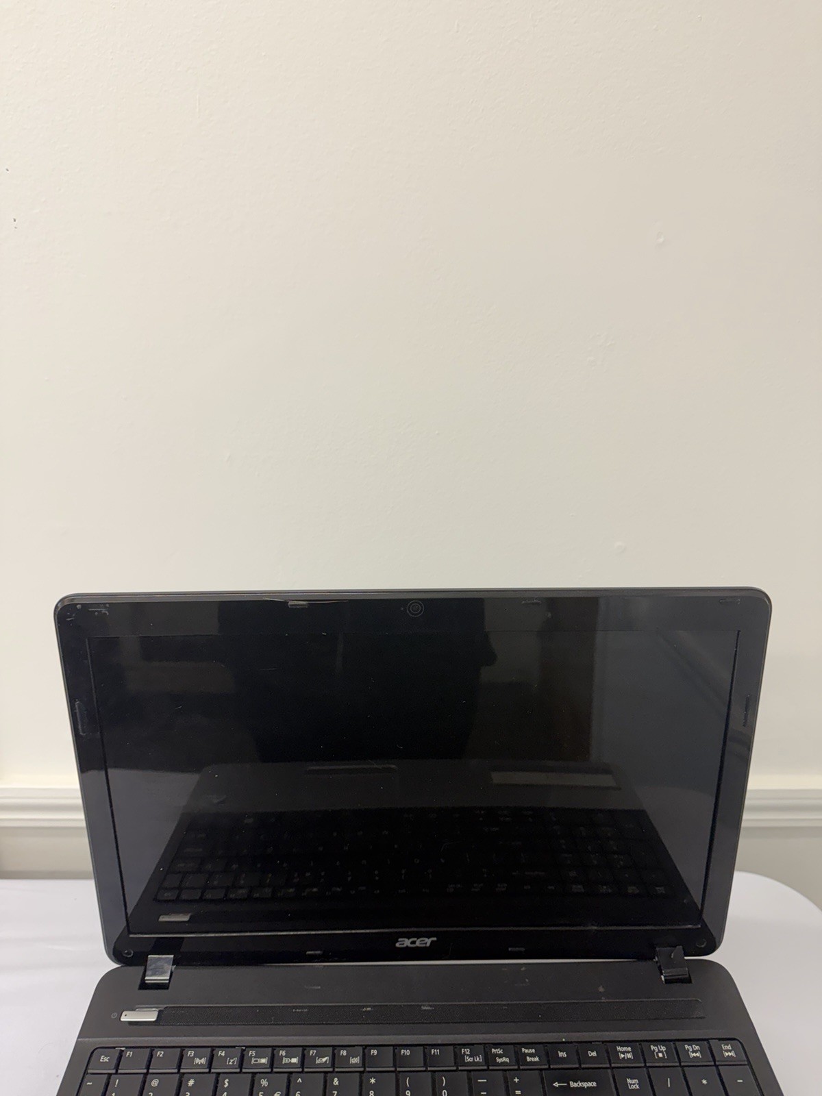 Acer Aspire E1-531-4682 Laptop – Good Screen – Intel Pentium B960 – Read Desc