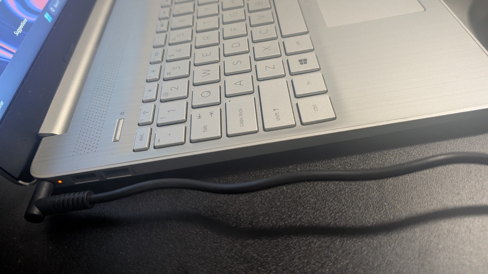 HP Silver Laptop Intel Core i3 15.6″ Screen Webcam Wi-Fi HDMI USB-C