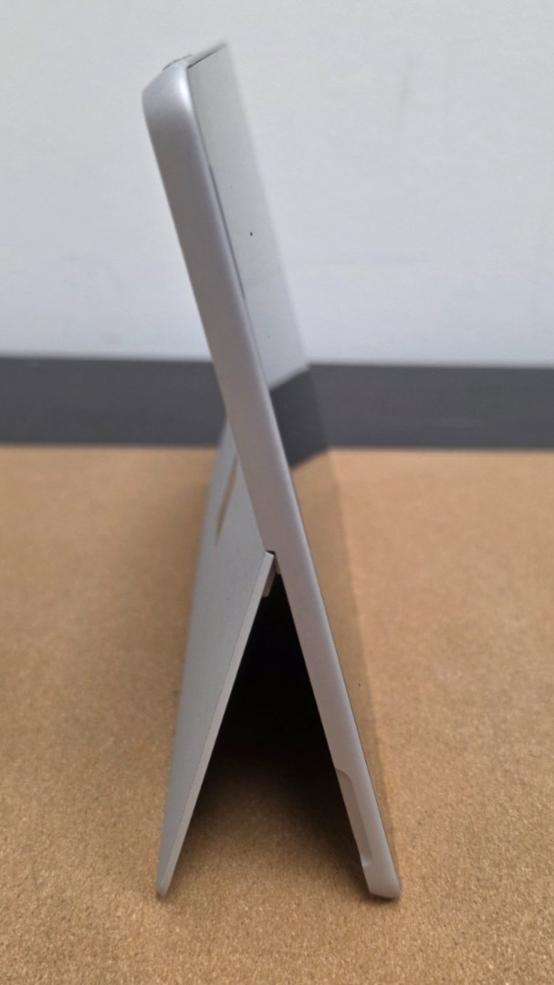 Microsoft Surface Go Pentium 4415Y 4GB Ram 64GB SSD Win 11 Pro ***READ***