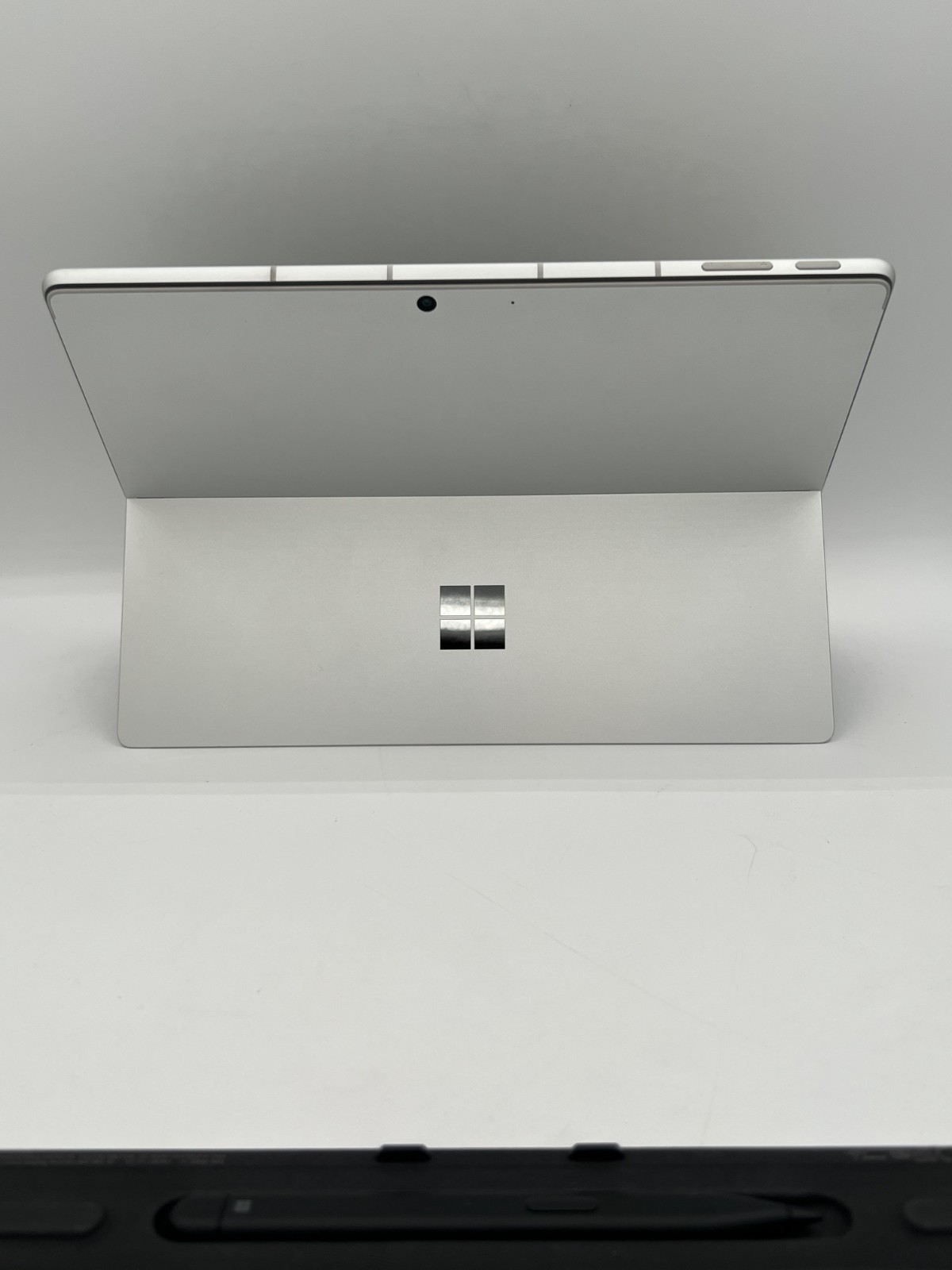 Microsoft Surface Pro 9 13″ ARM SQ3 8GB 256GB 5G Unlocked Windows 11 Pro