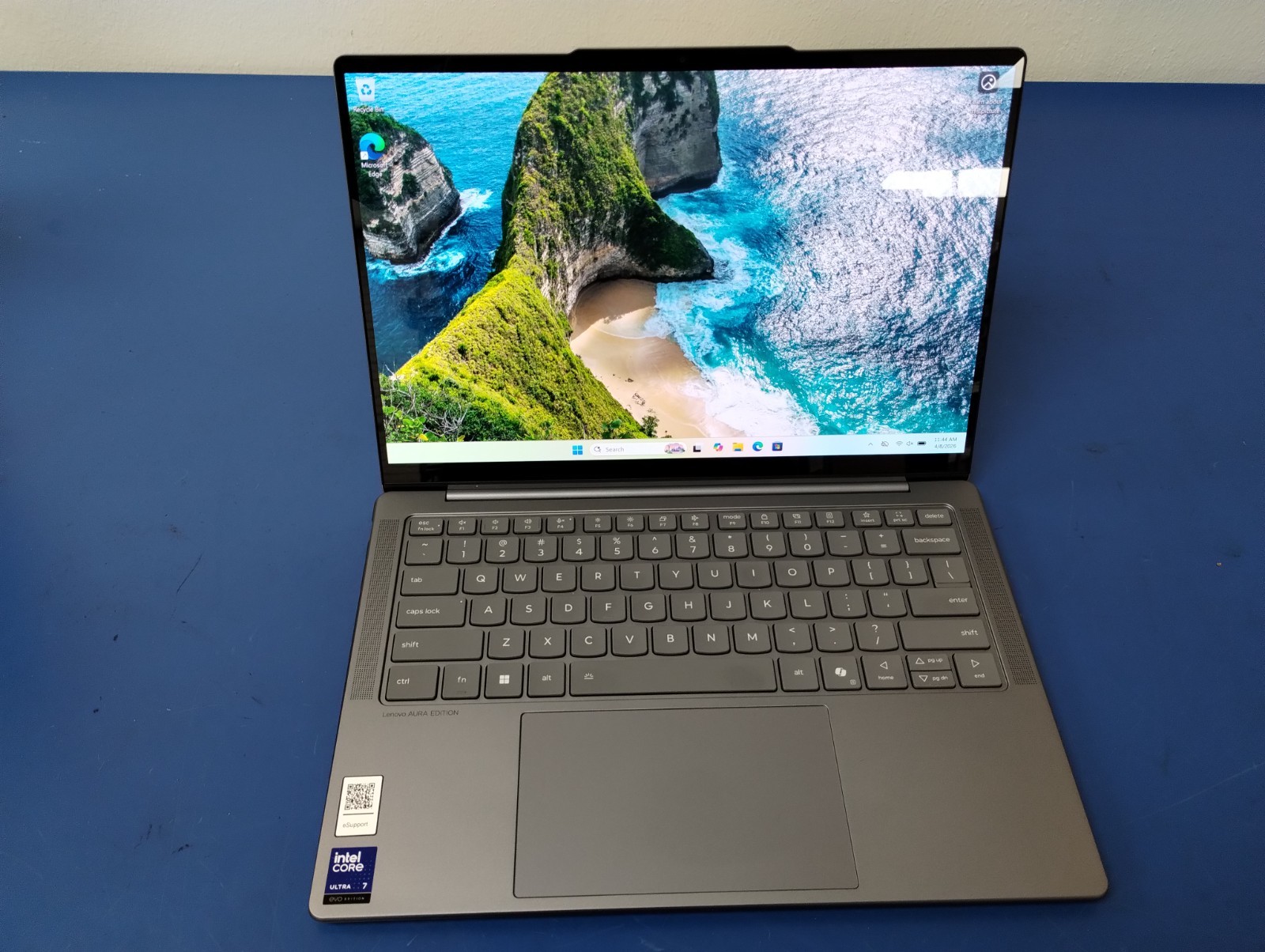 Lenovo Slim 7 14ILL10, Intel Core Ultra 7 258V, 2.20 GHz, 32 GB RAM, 1 TB NVMe