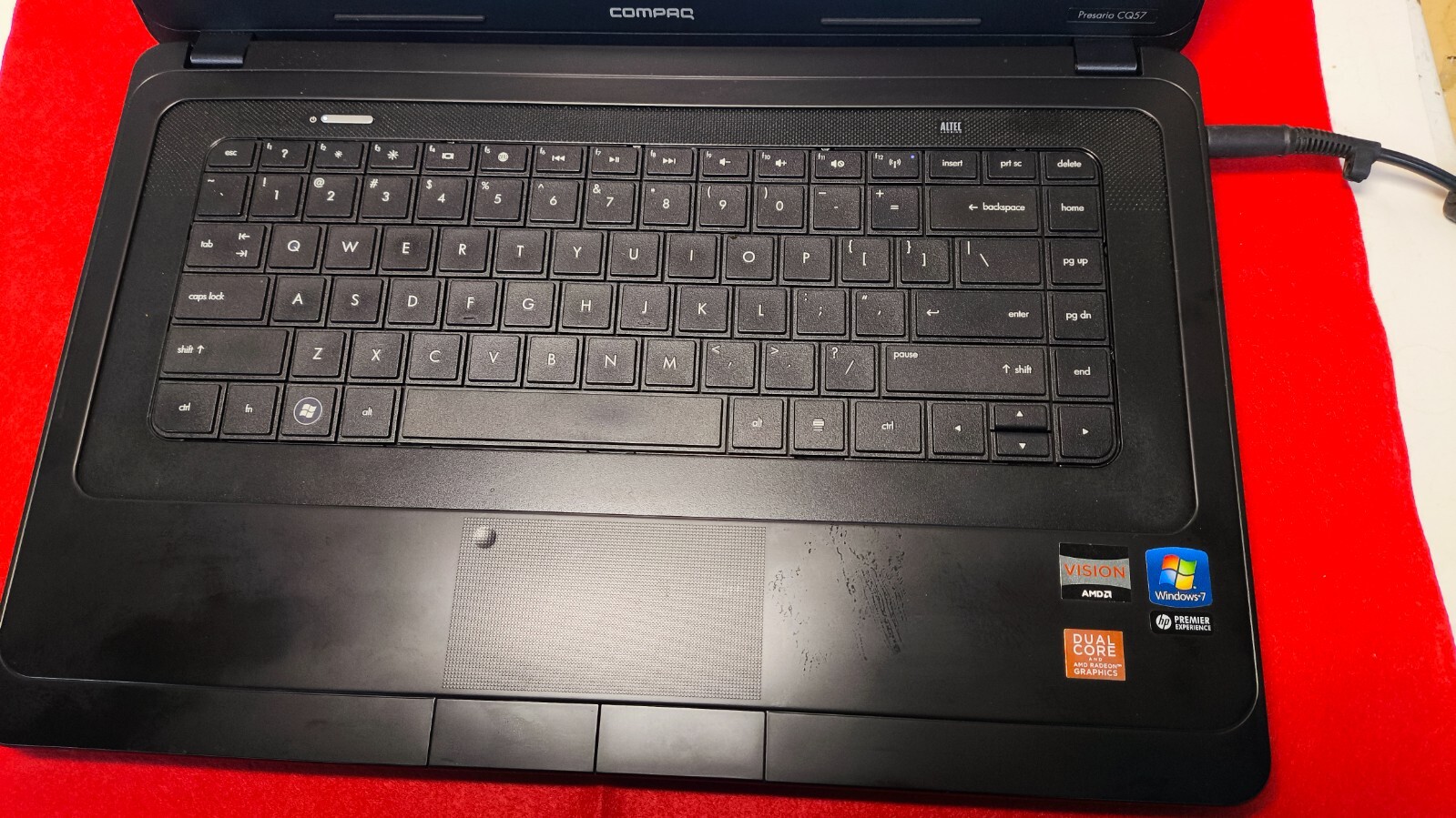 Compaq Presario CQ57 HP AMD E-300 15″ Works Great Clean Vintage Collectible