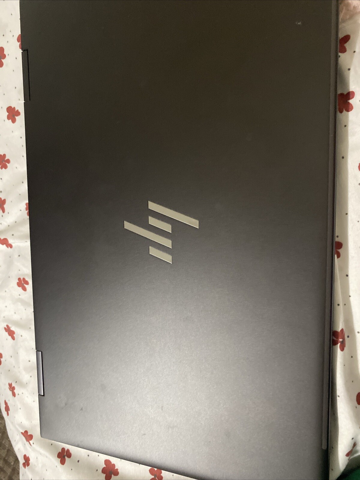 HP ENVY 15-FH0013DX 15.6” (256GB SSD AMD Ryzen 5 7530U 4.5GHz 8GB RAM) 2-In-1