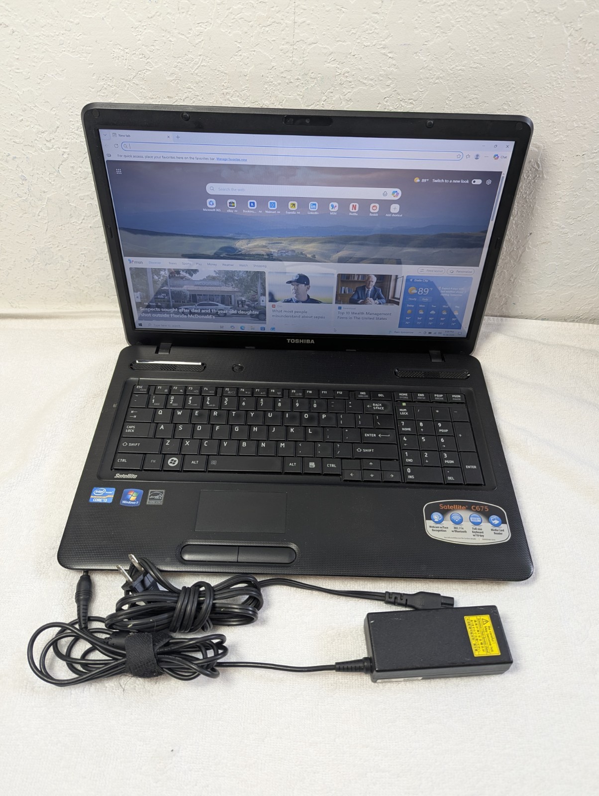 Toshiba Satellite C675-S7308 17.3″ Laptop Intel i3 Windows 10 **READ** TESTED