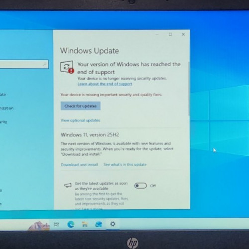 HP 15 bs212wm laptop notebook windows 10 with windows 11 upgrade showing