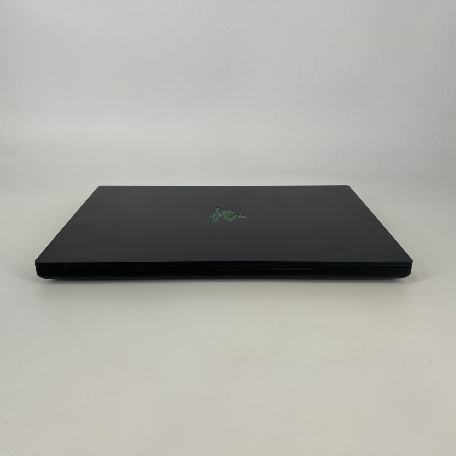 Razer Blade 16 240Hz QHD+ 2024 2.2 GHz i9-14900HX 32GB 1TB RTX 4080 Excellent