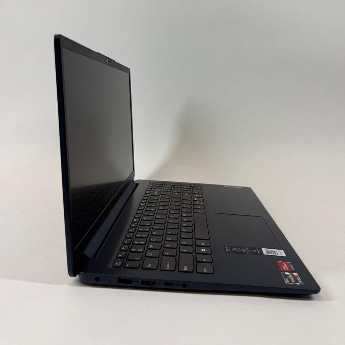Lenovo IdeaPad 1 15AMN7 15.6″ Ryzen 5 7520U 2.8GHz 8GB RAM 256GB