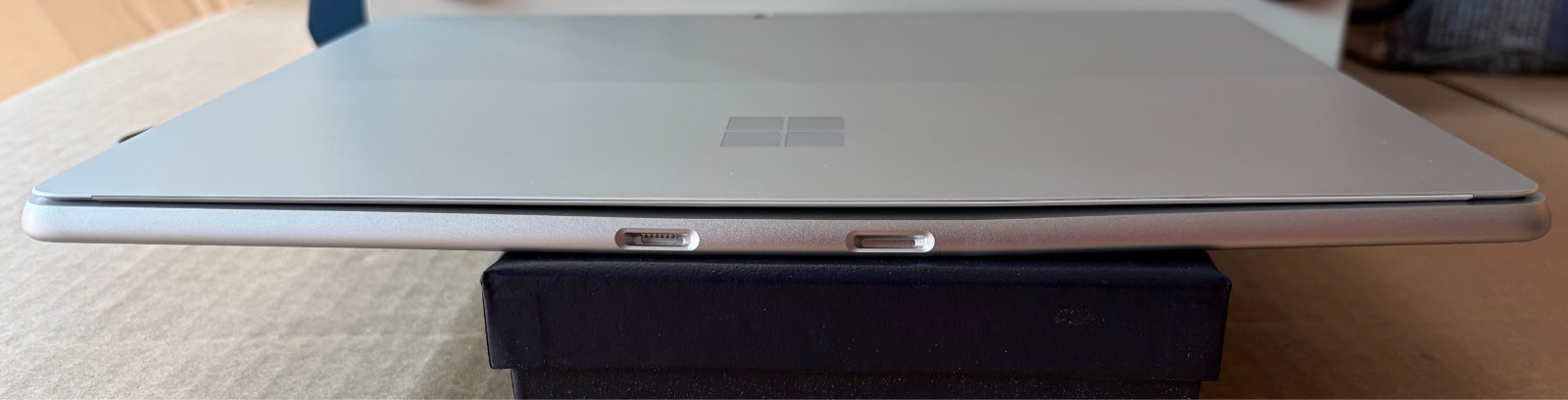 Microsoft Surface Pro 11 13″ OLED Ultra 7 266V 16GB 512GB EP2-20247 ( Read Desc)