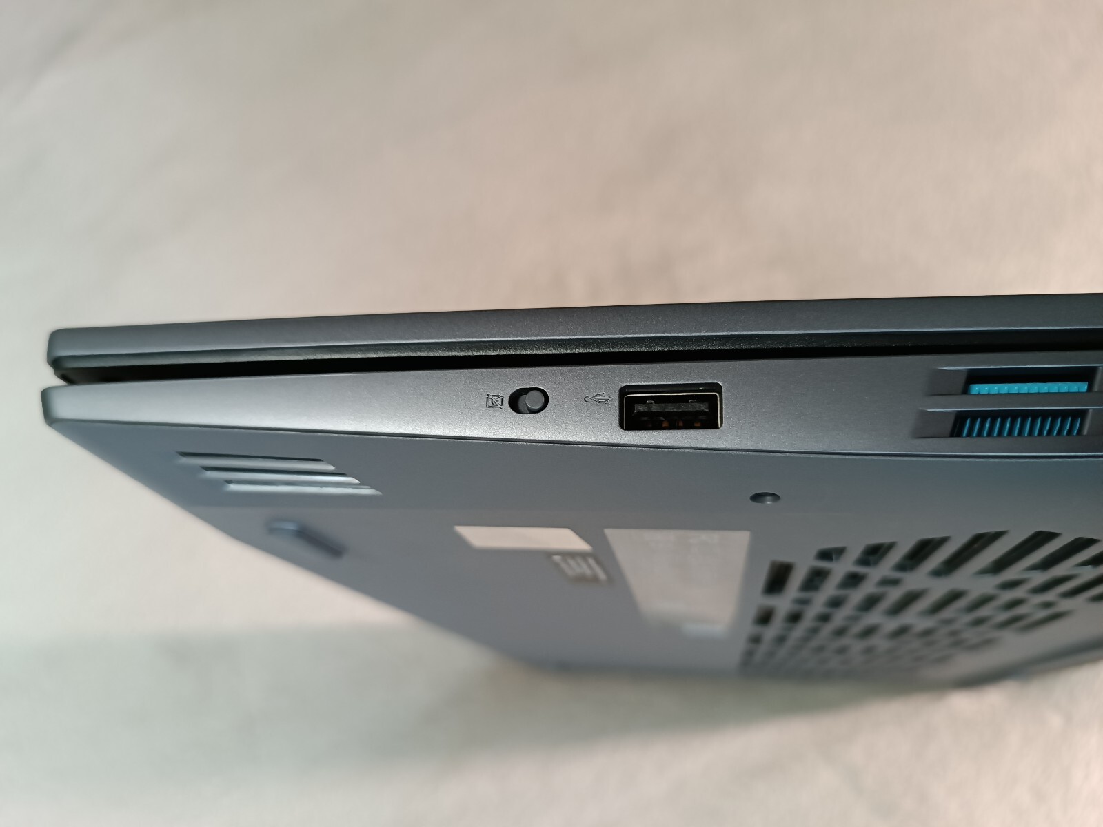 Lenovo LOQ Gaming 15,6 LCD Intel i5-13420H 512SSD 8RAM RTX 3050 6GDDR