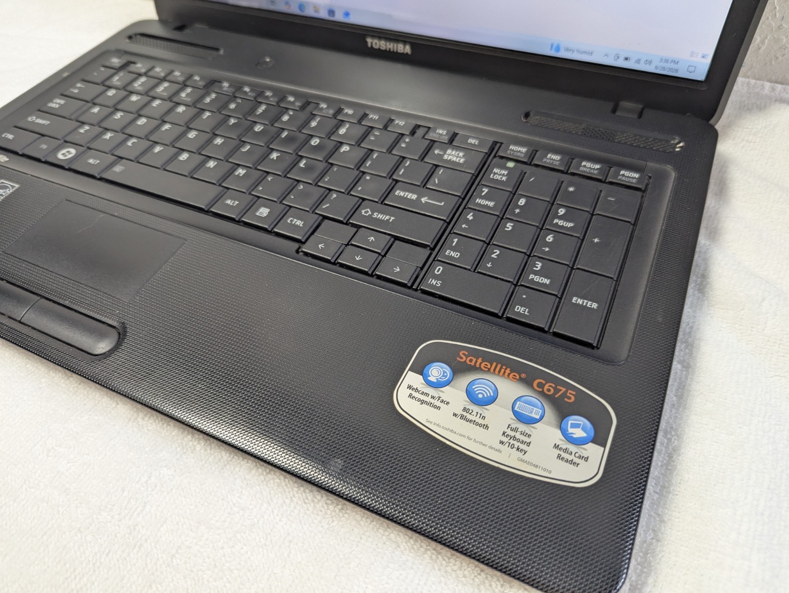Toshiba Satellite C675-S7308 17.3″ Laptop Intel i3 Windows 10 **READ** TESTED